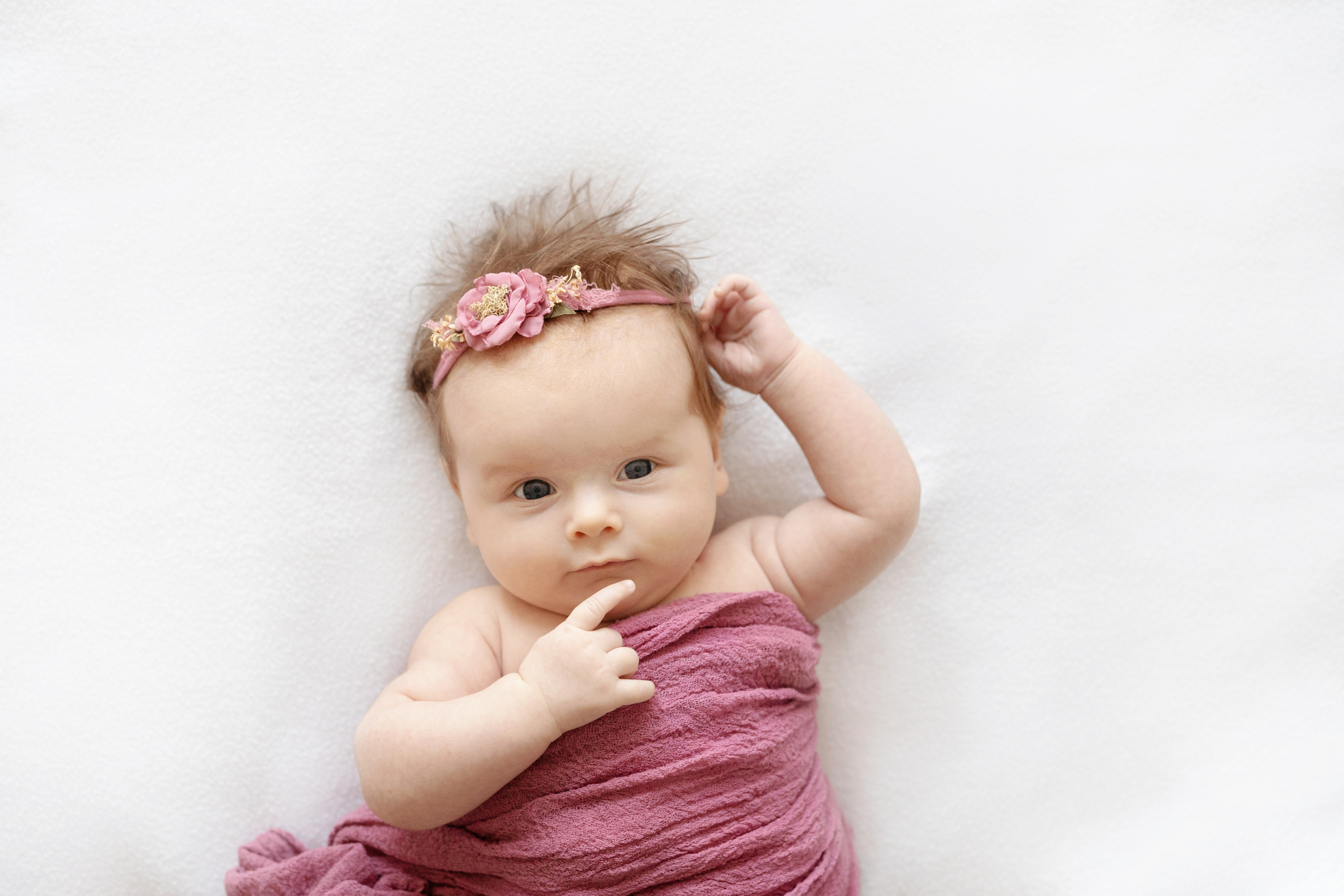 Аня и Эмилия (2 месяца и 2 годика). Фотограф новорожденных и детей первого года Евгения Михалькевич