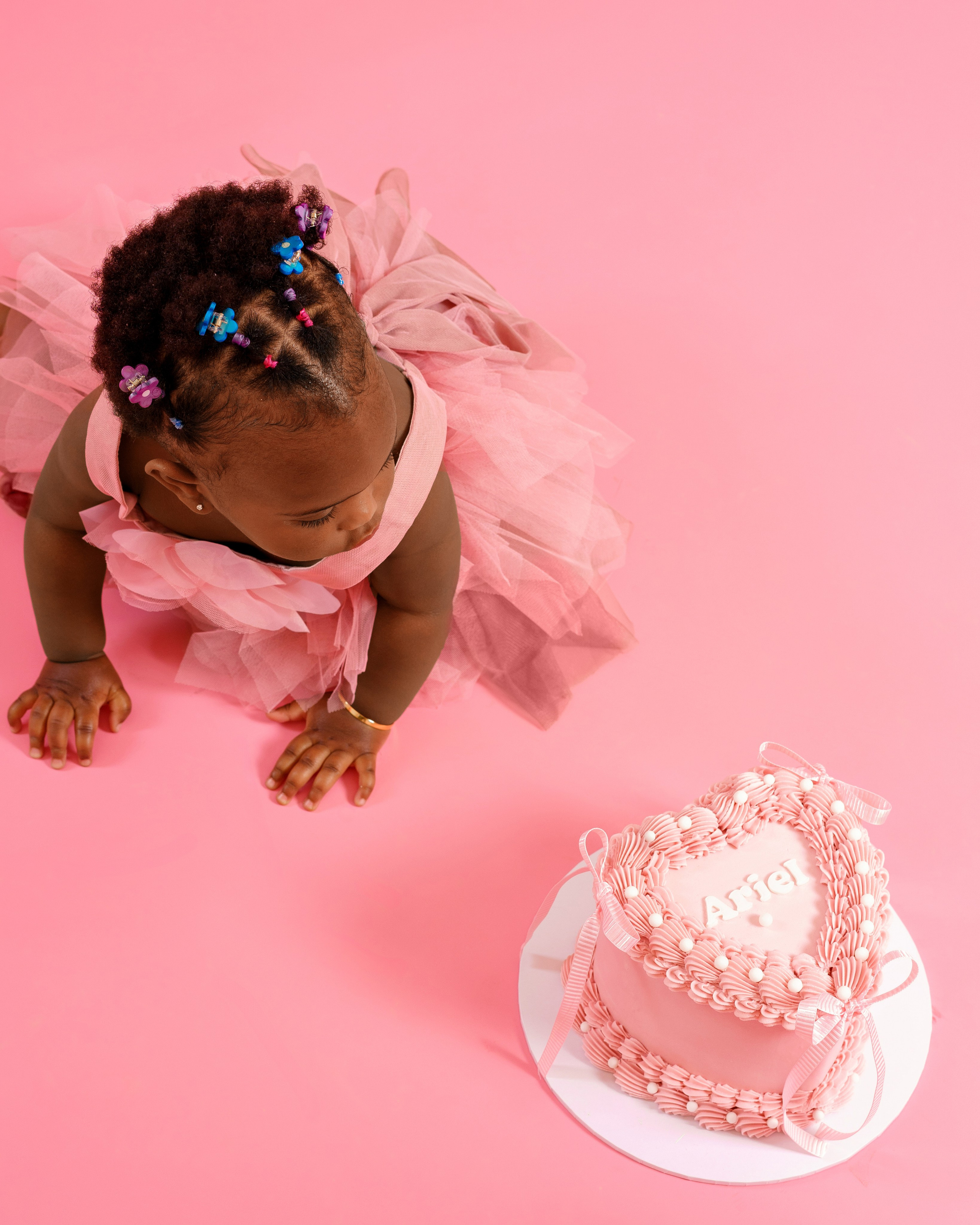 Cake smash Ariel. Welcome!