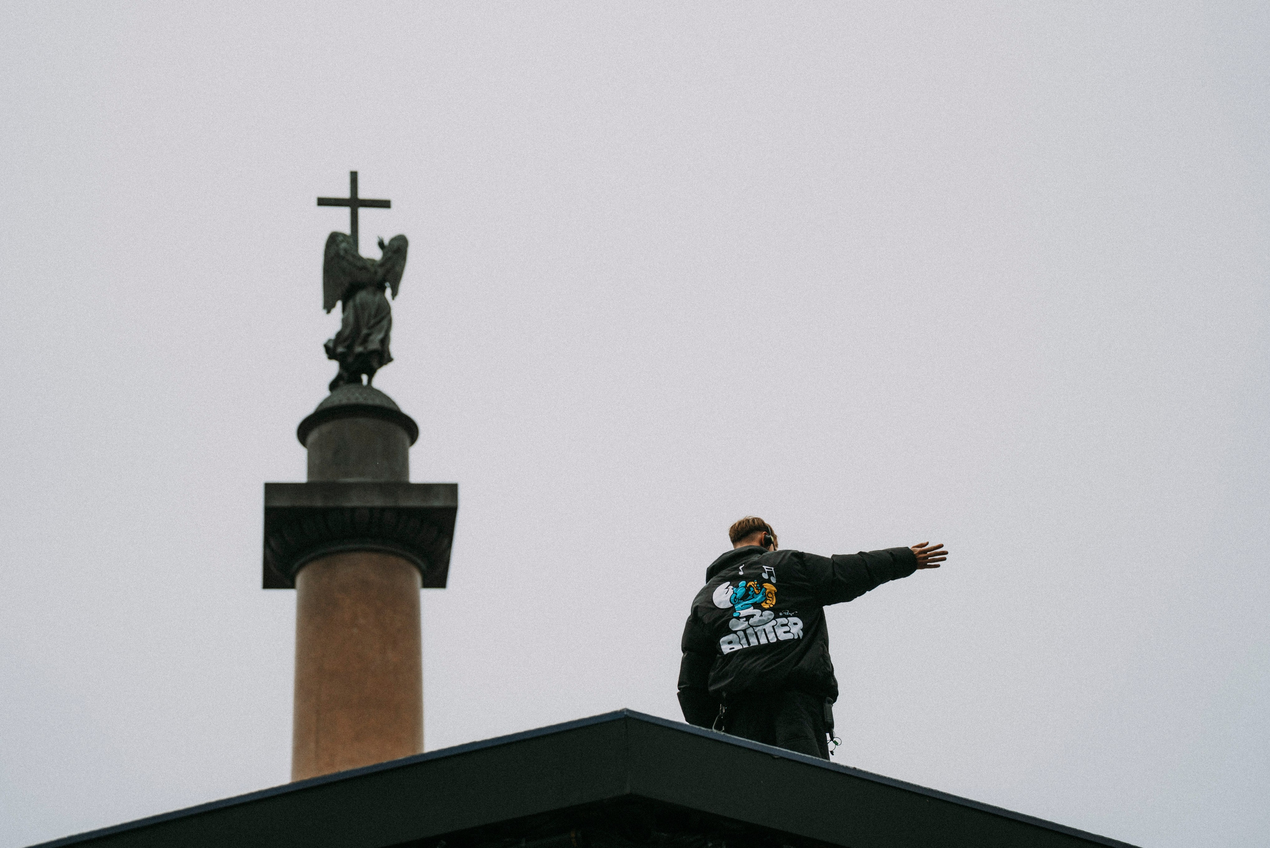 2025. Стрит-фотография, полная абсурда, идиотизма и красоты