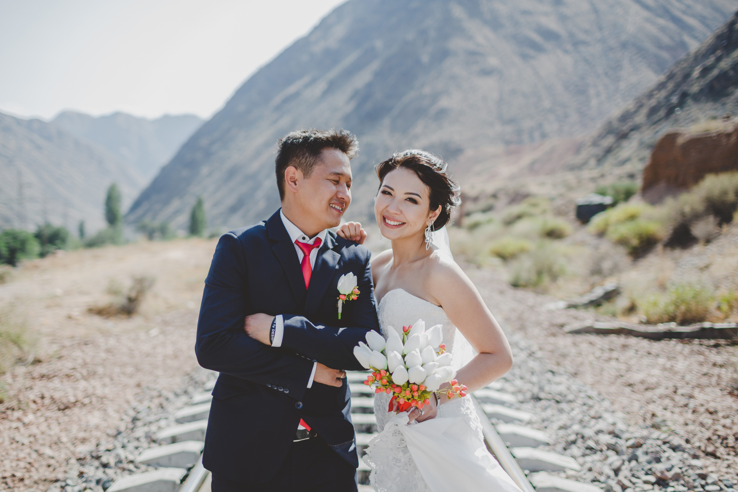 Свадебная фотосессия на природе возле Орто-Токоя. Фотограф в Бишкеке Оксана Шувалова
