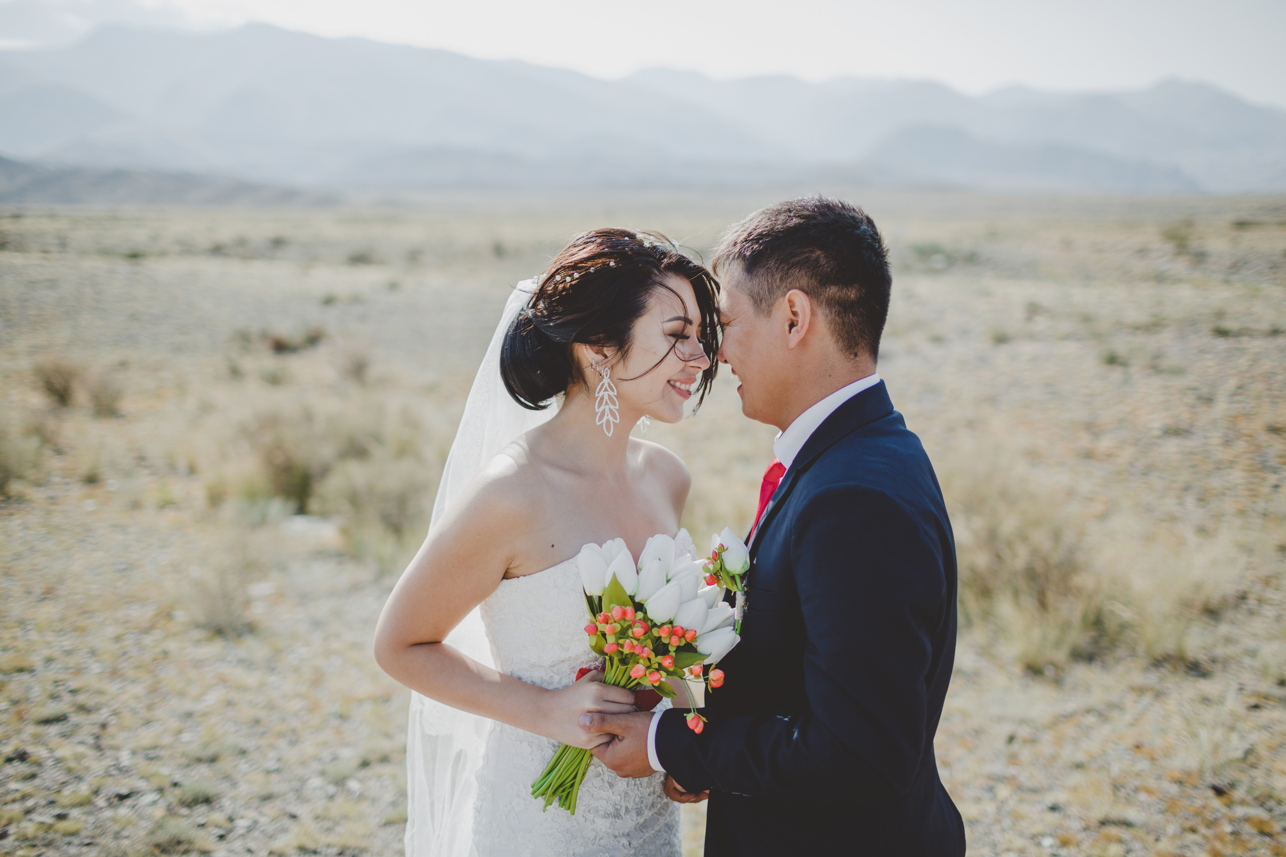 Свадебная фотосессия на природе возле Орто-Токоя. Фотограф в Бишкеке Оксана Шувалова