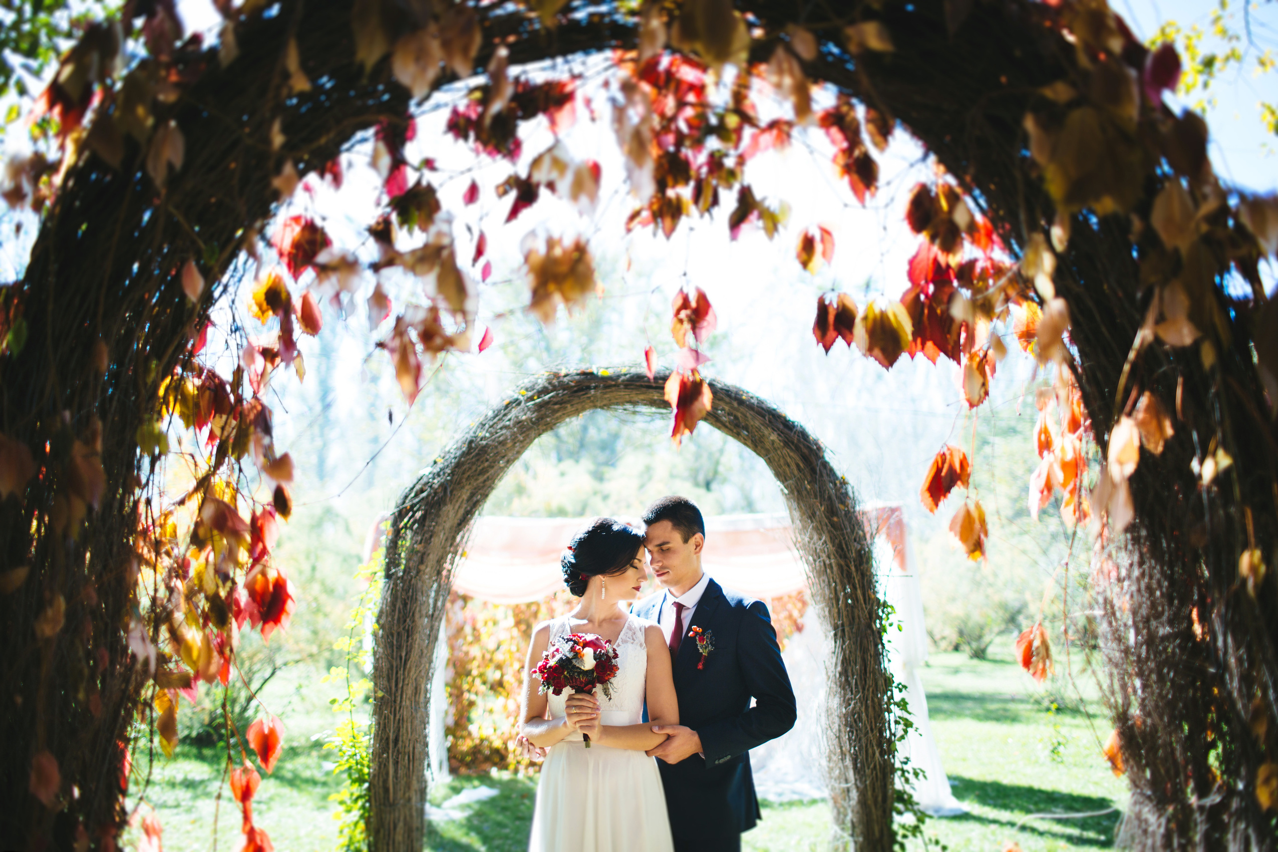 Свадебная фотосессия в Хижине дяди Тома. Фотограф в Бишкеке Оксана Шувалова