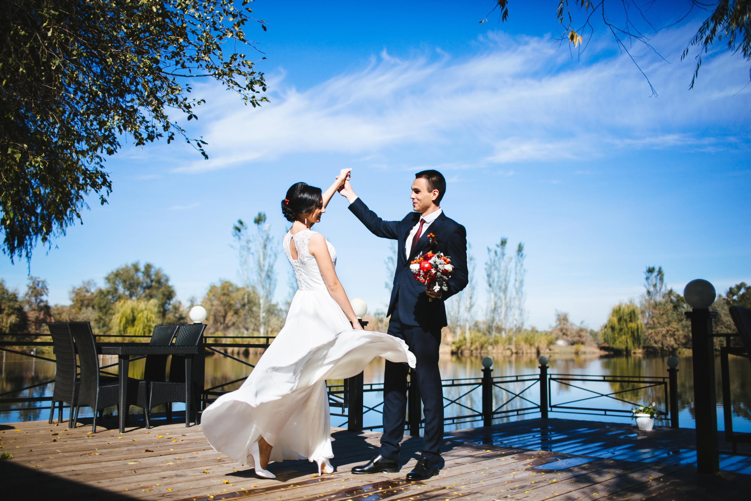 Свадебная фотосессия в Хижине дяди Тома. Фотограф в Бишкеке Оксана Шувалова