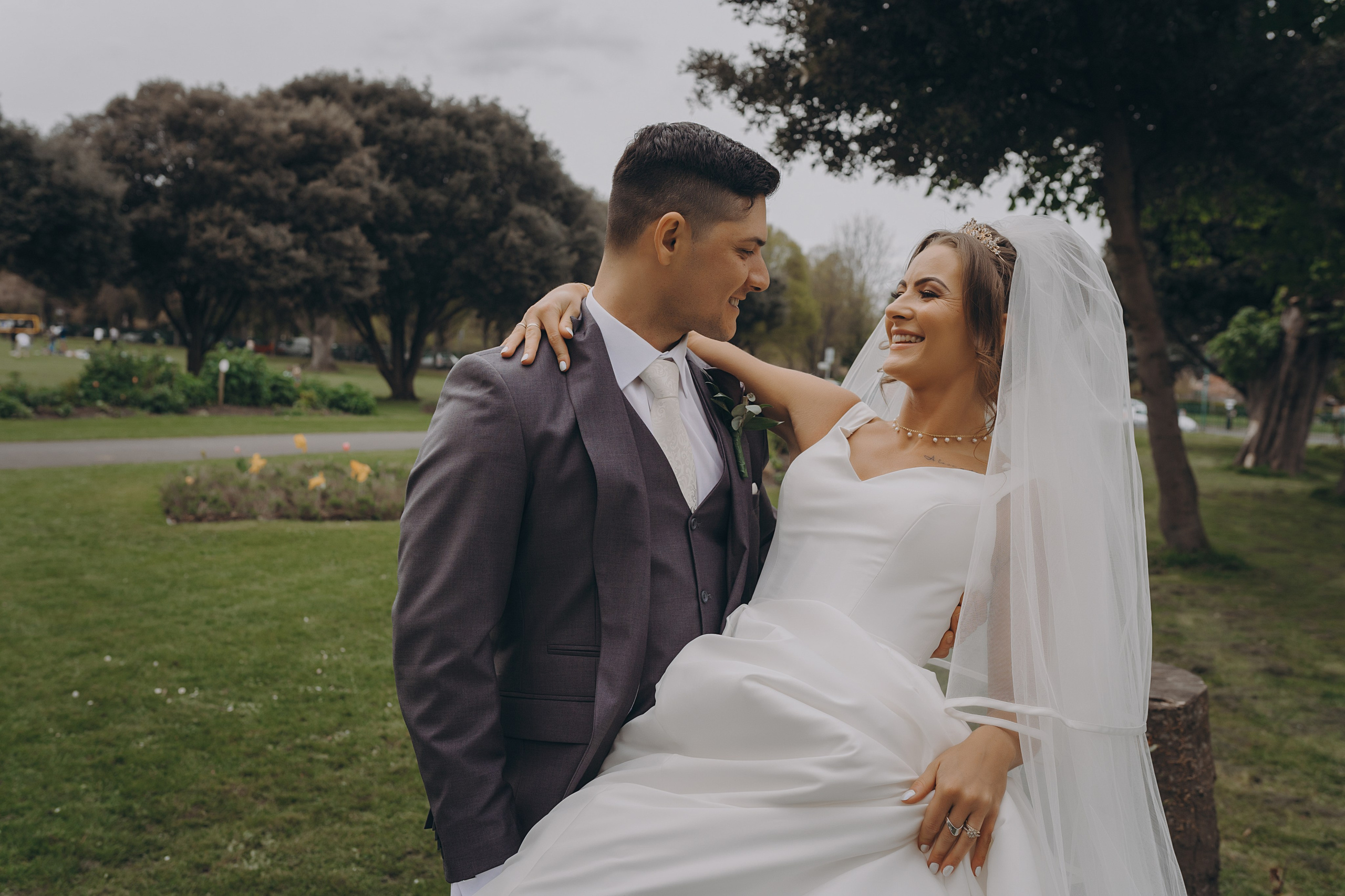 Megan & Oneias. Main