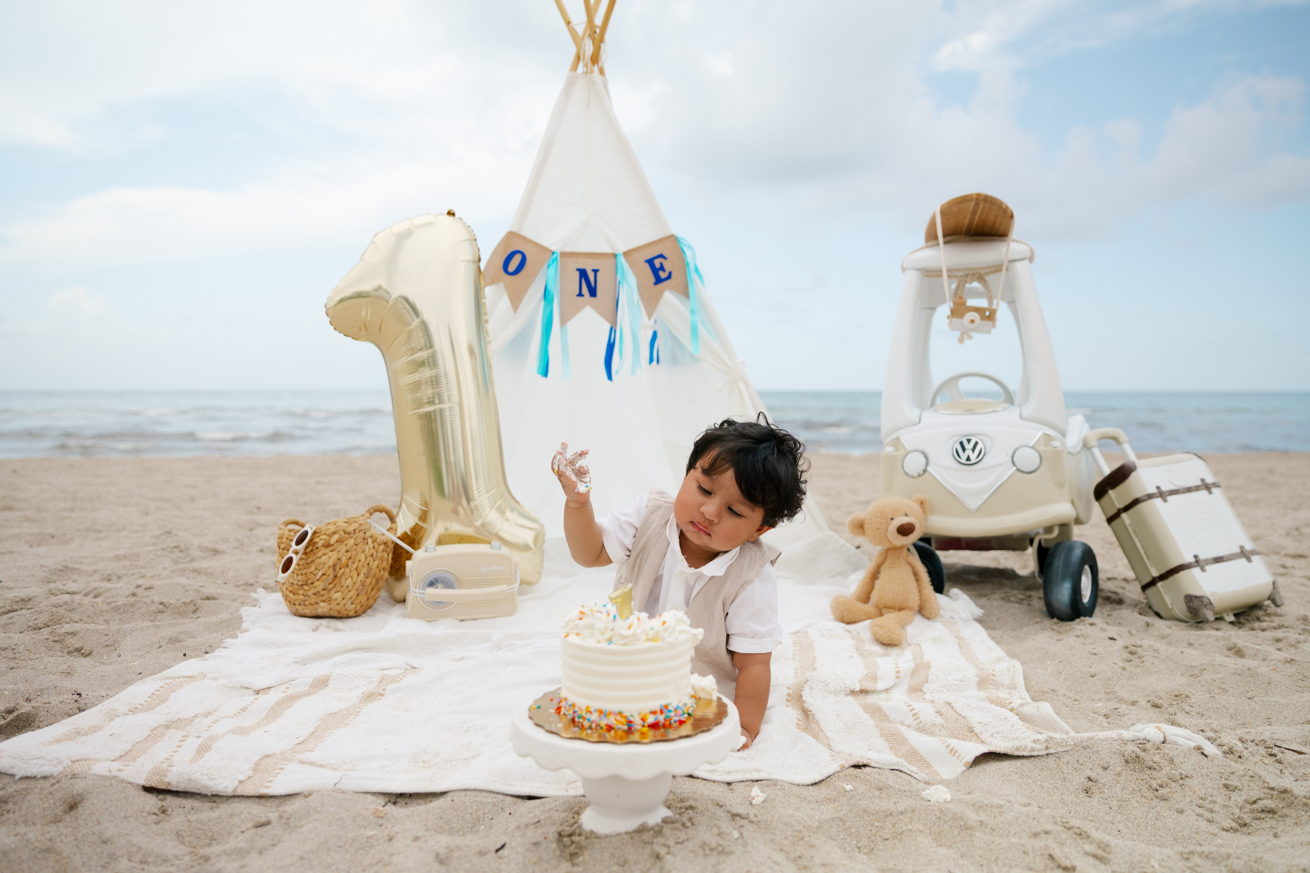 Birthday + props. Photographer in Miami, Family photographer, Event, Wedding