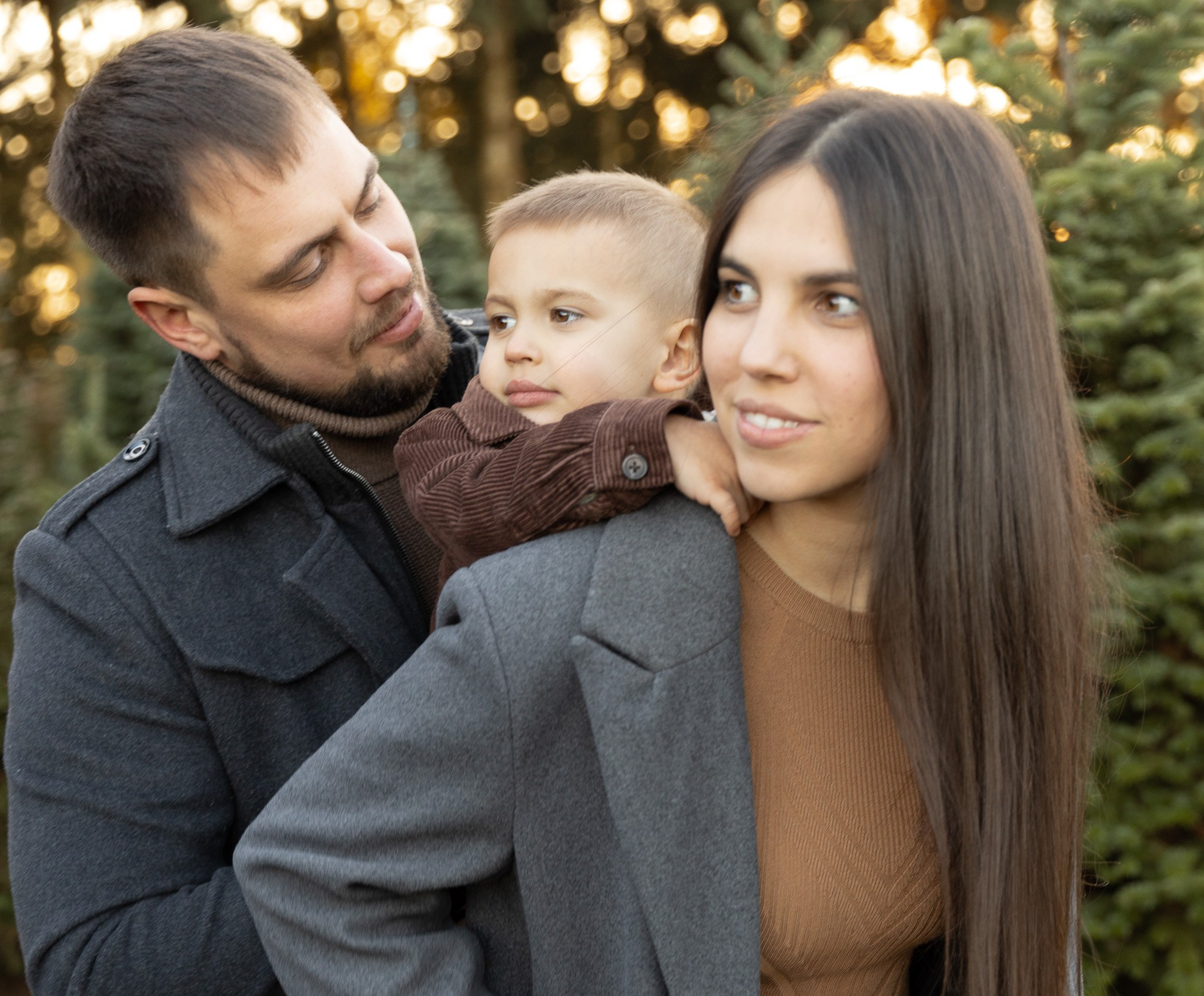 Christmas tree farm. Family and Wedding photographer