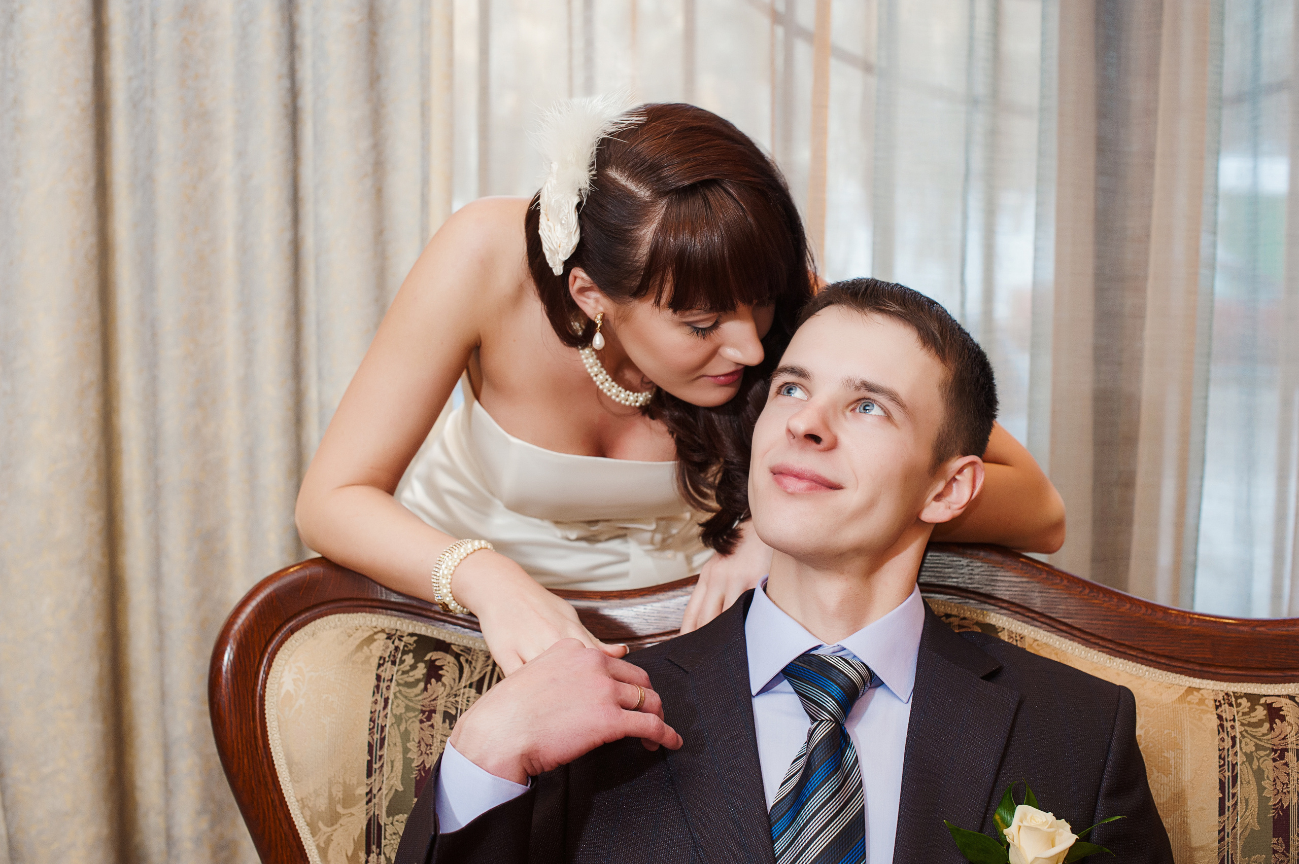 Свадебная фотосессия в Москве. Небольшая фотосессия жениха и невесты в Загсе перед росписью