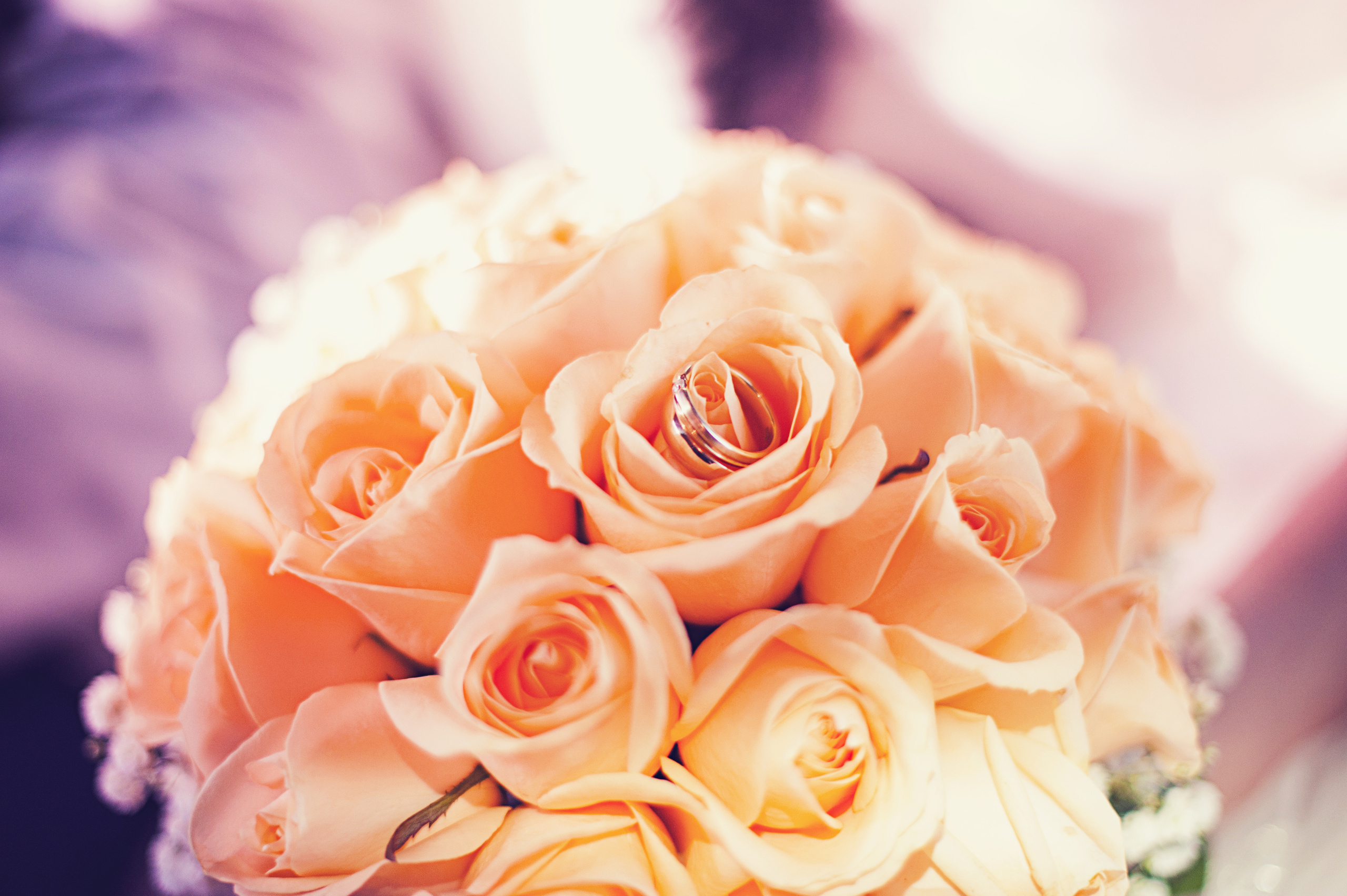 Свадебная фотосессия в Москве. Свадебная фотография. Букет невесты и обручальные кольца.