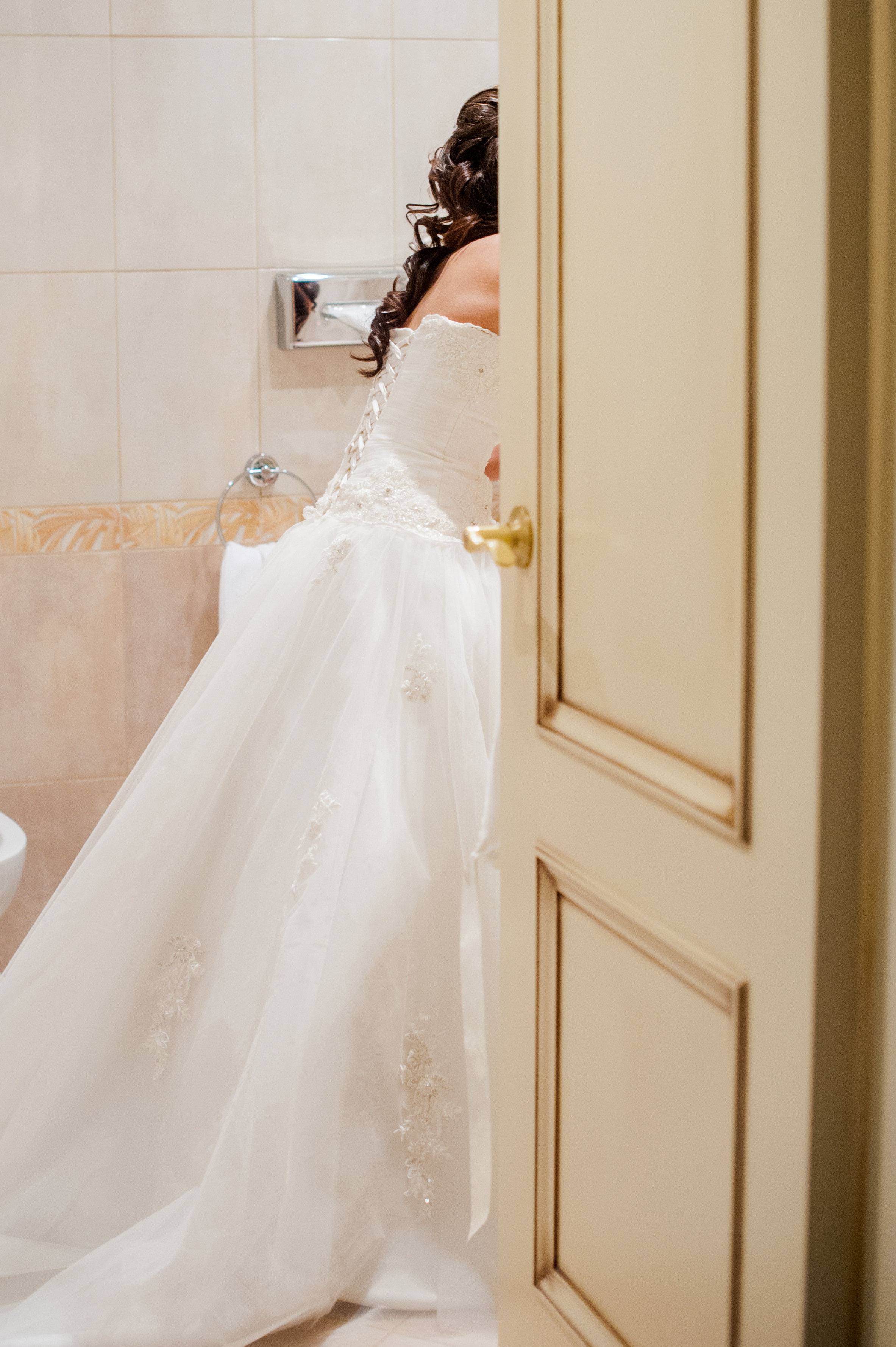 Свадебная фотосессия в Москве. Сборы невесты в отеле Милан