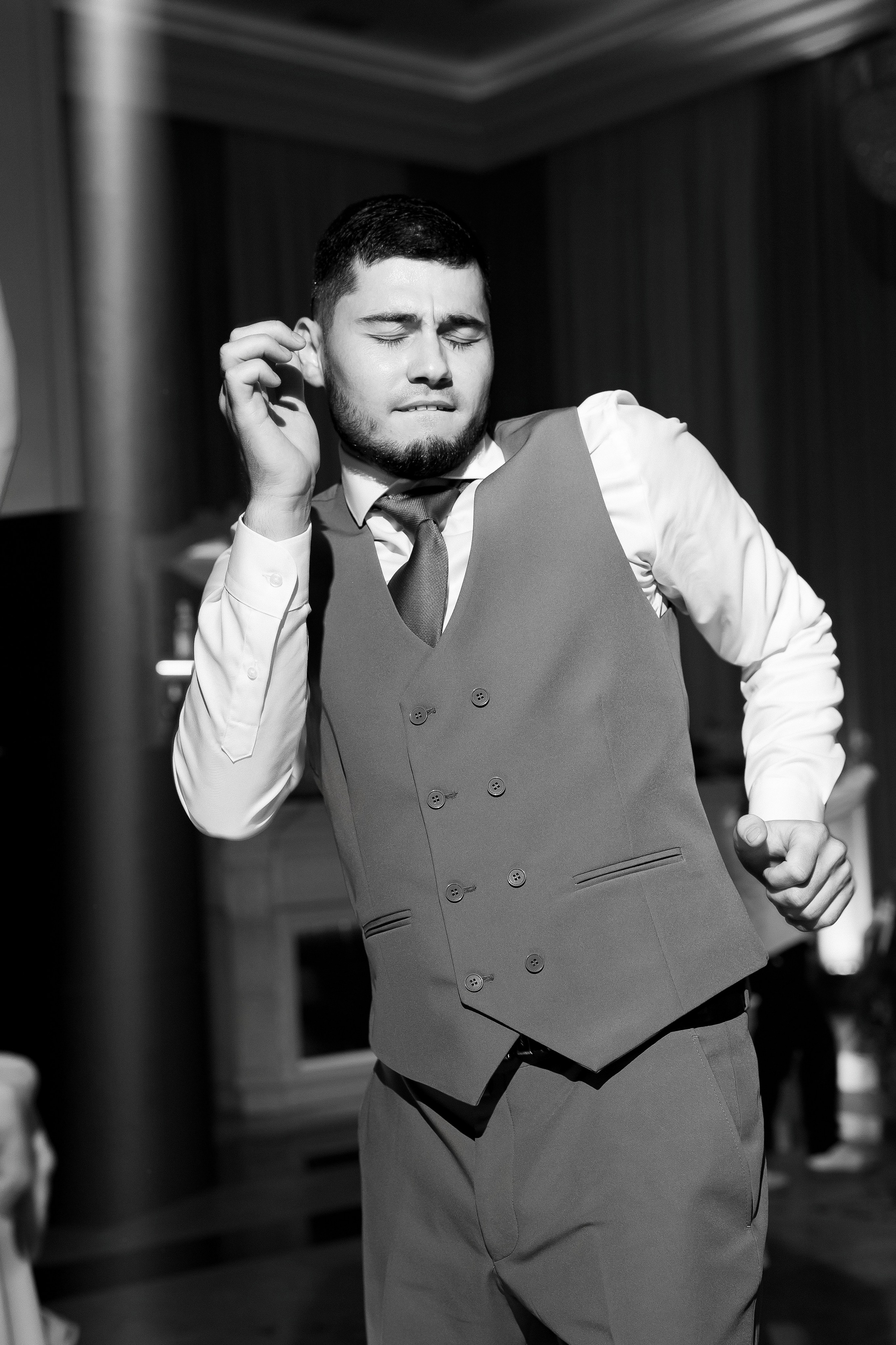 Eugen & Livia — Grand Elysee — Wedding Day. Servicii Foto și Video 067188353