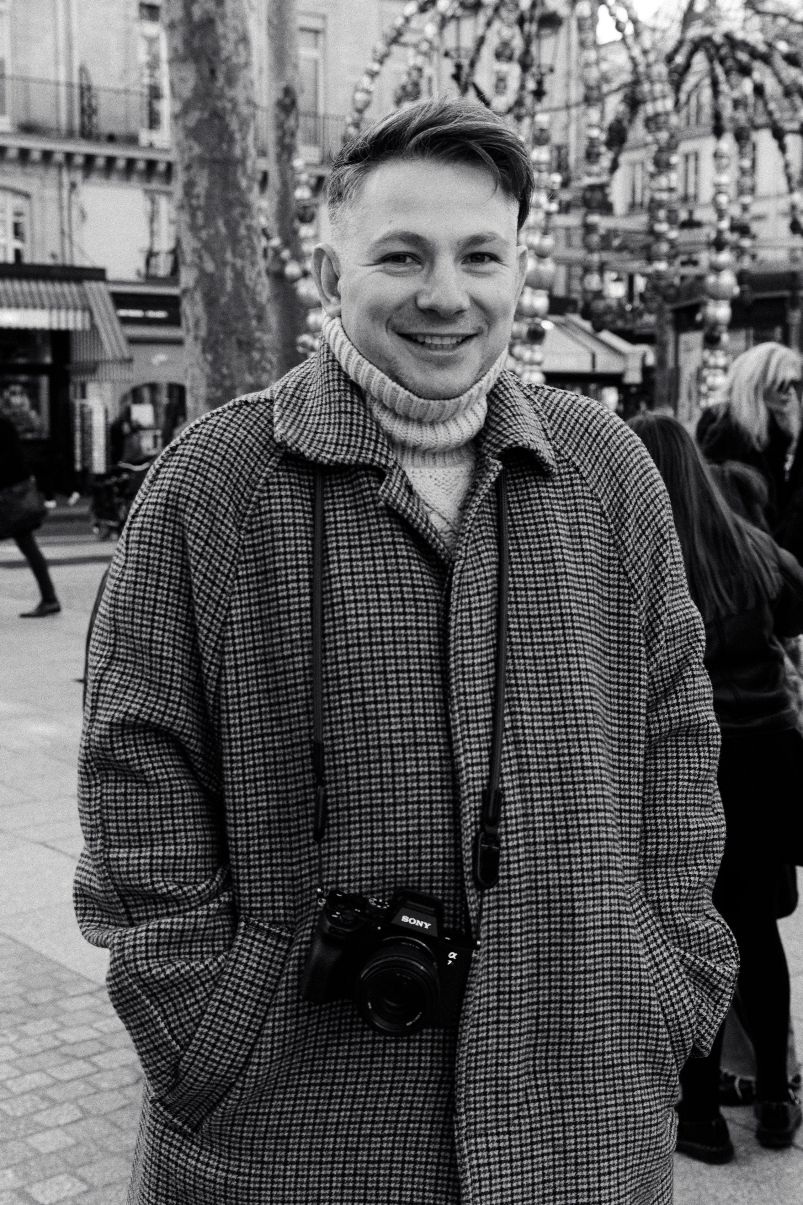 Big Family Photoshoot in Paris — Natural & Lifestyle Moments. Paris Wedding Photographer