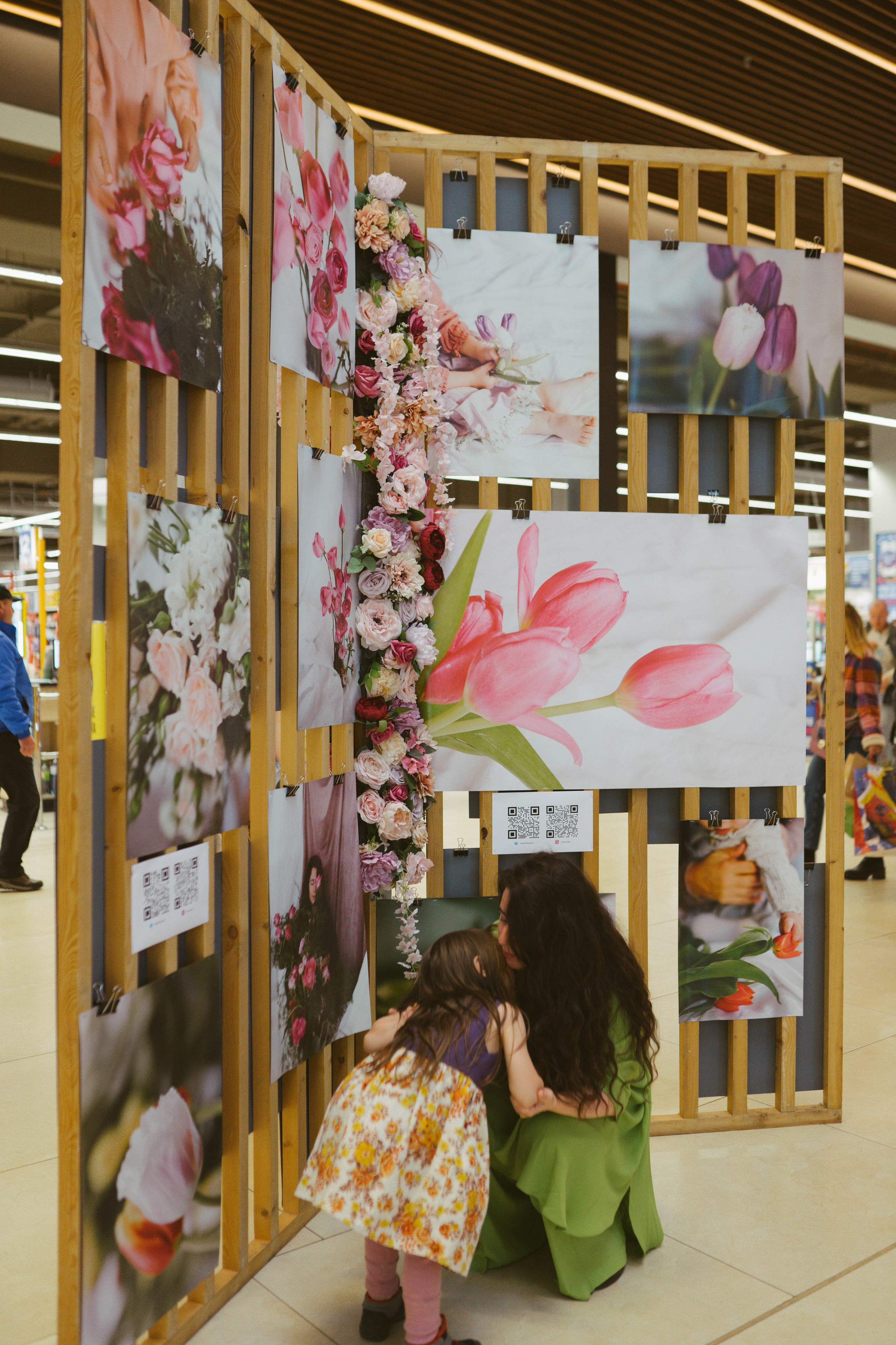 Expozitie Fotografie AFI BRASOVA fi Primăvară: Manifest Vizual despre Viață | Mădălina Beda. Madalina Beda- Artist vizual, fotograf, doula la nastere, consultant babywearing Brasov si in toata tara