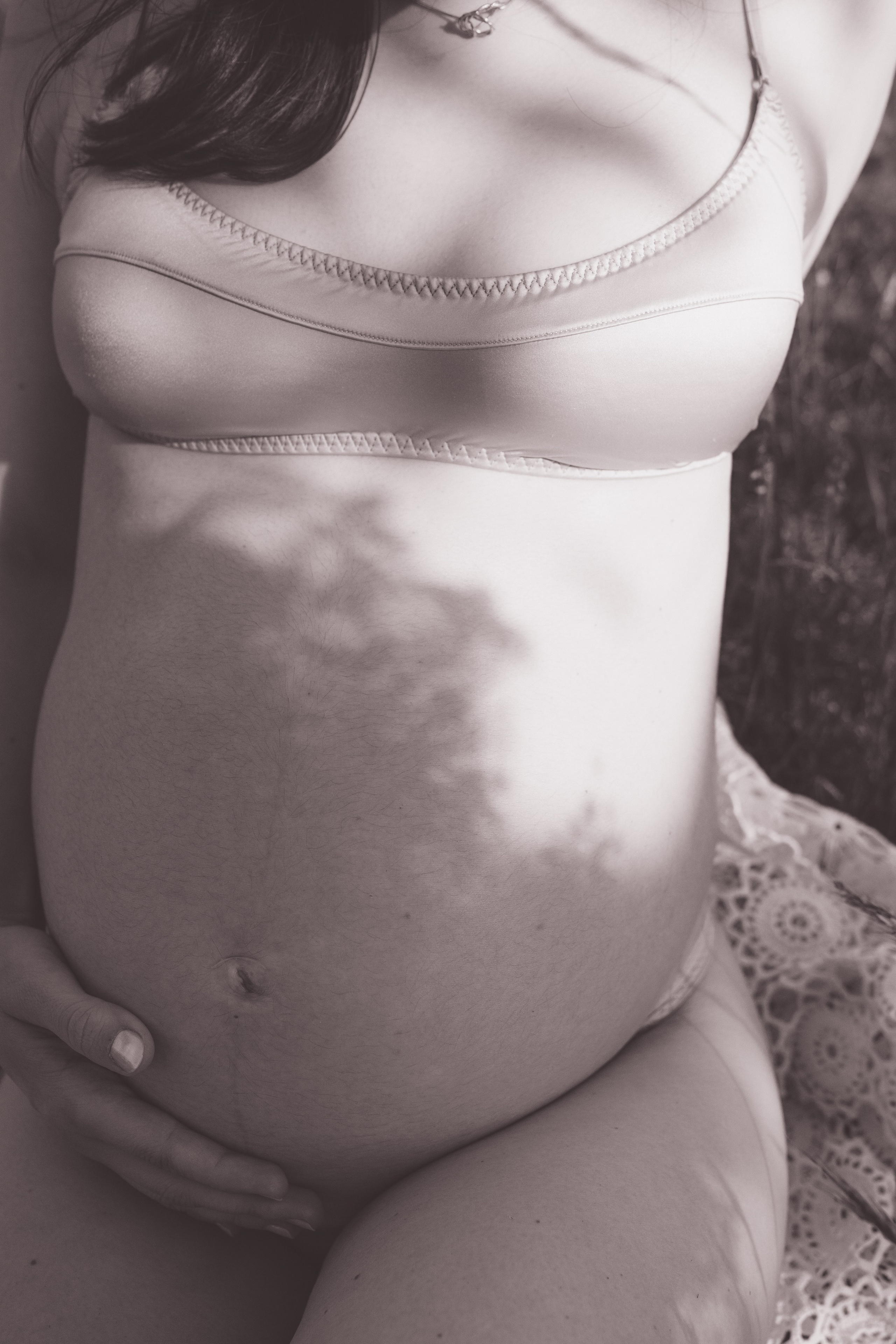 Mother Earth: Proiect de Fotografie Maternitate | Mădălina Beda. Madalina Beda- Artist vizual, fotograf, doula la nastere, consultant babywearing Brasov si in toata tara