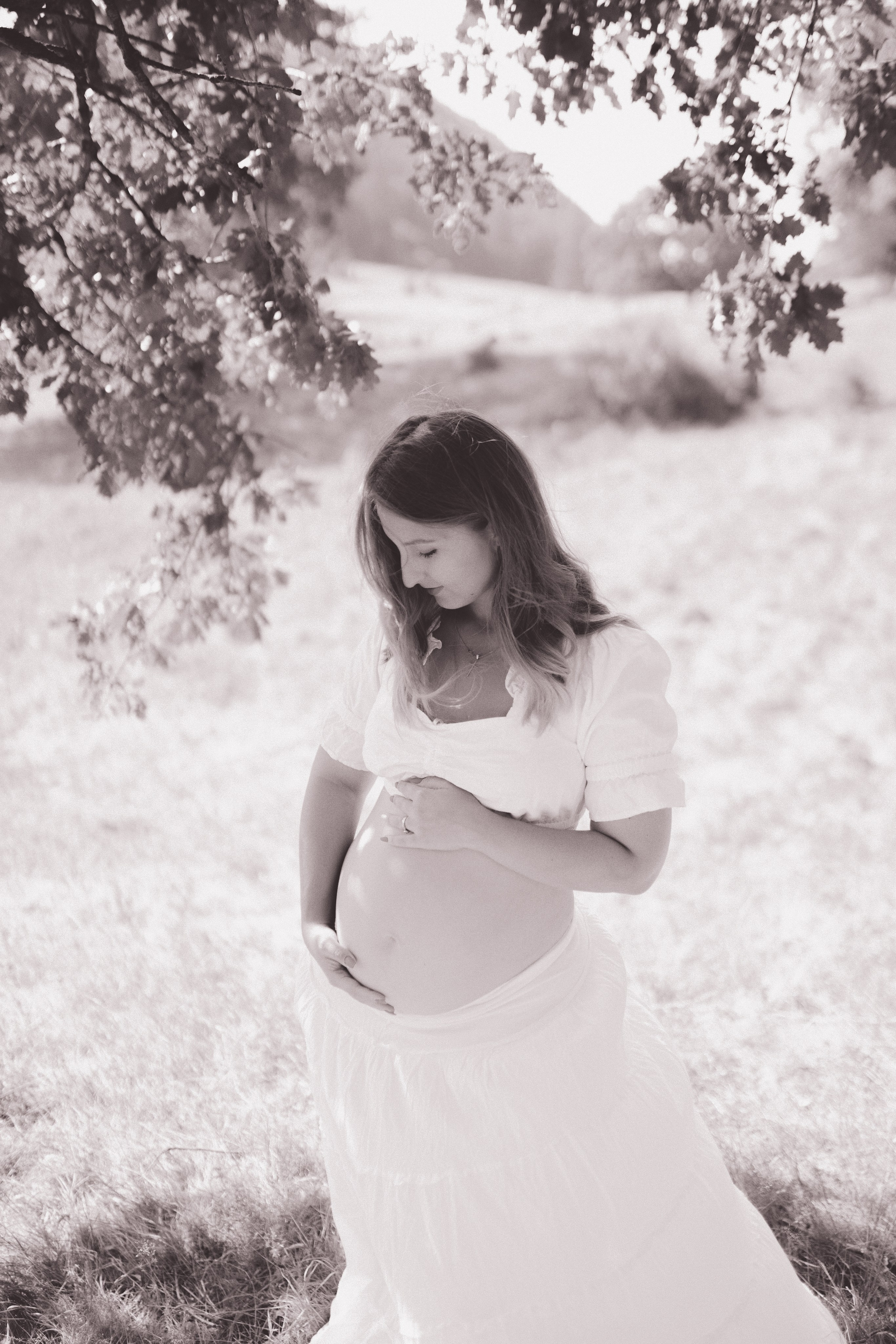 Mother Earth: Proiect de Fotografie Maternitate | Mădălina Beda. Madalina Beda- Artist vizual, fotograf, doula la nastere, consultant babywearing Brasov si in toata tara