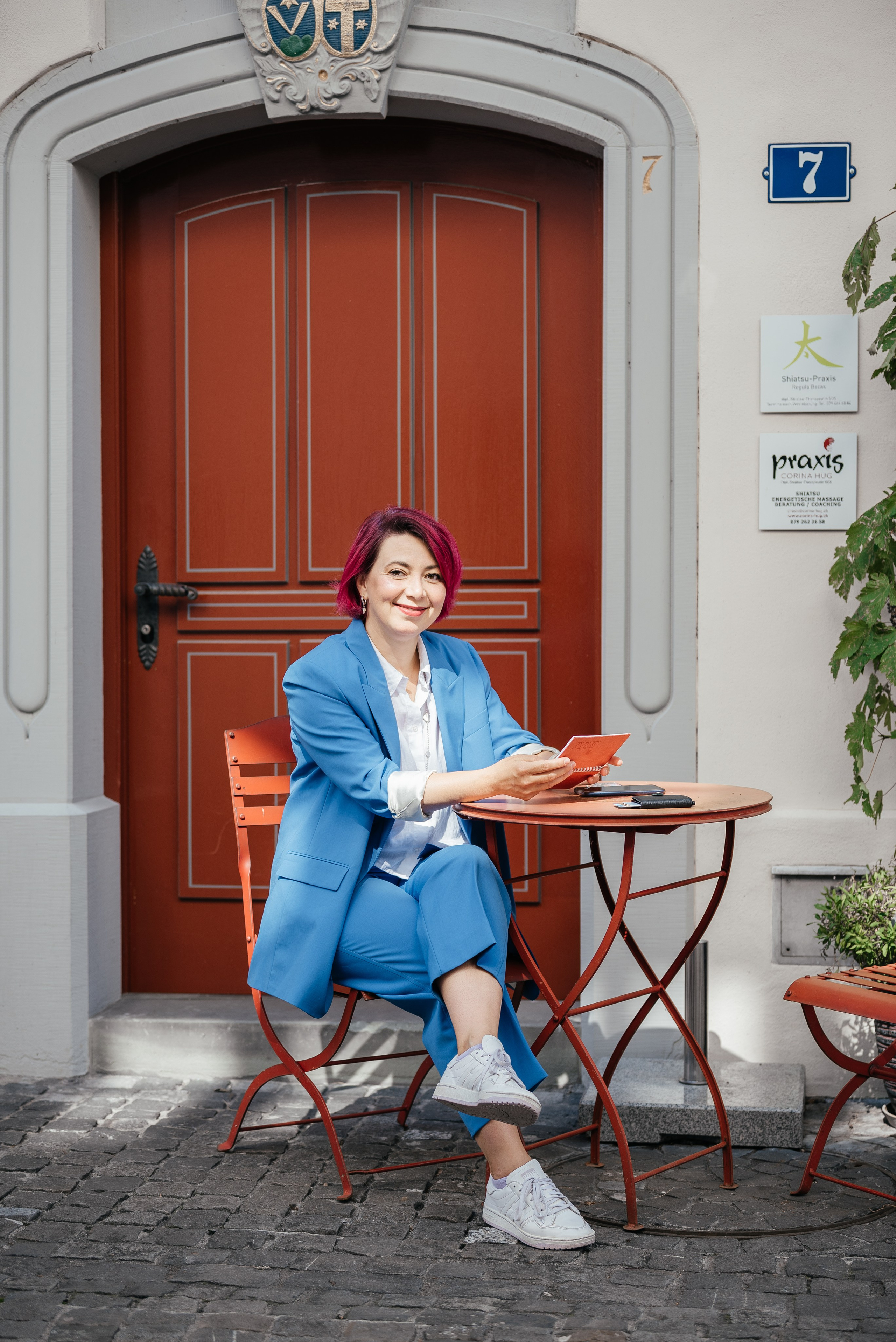 PEOPLE. Hallo! Ich bin Elena und arbeite als Immobilienfotografin