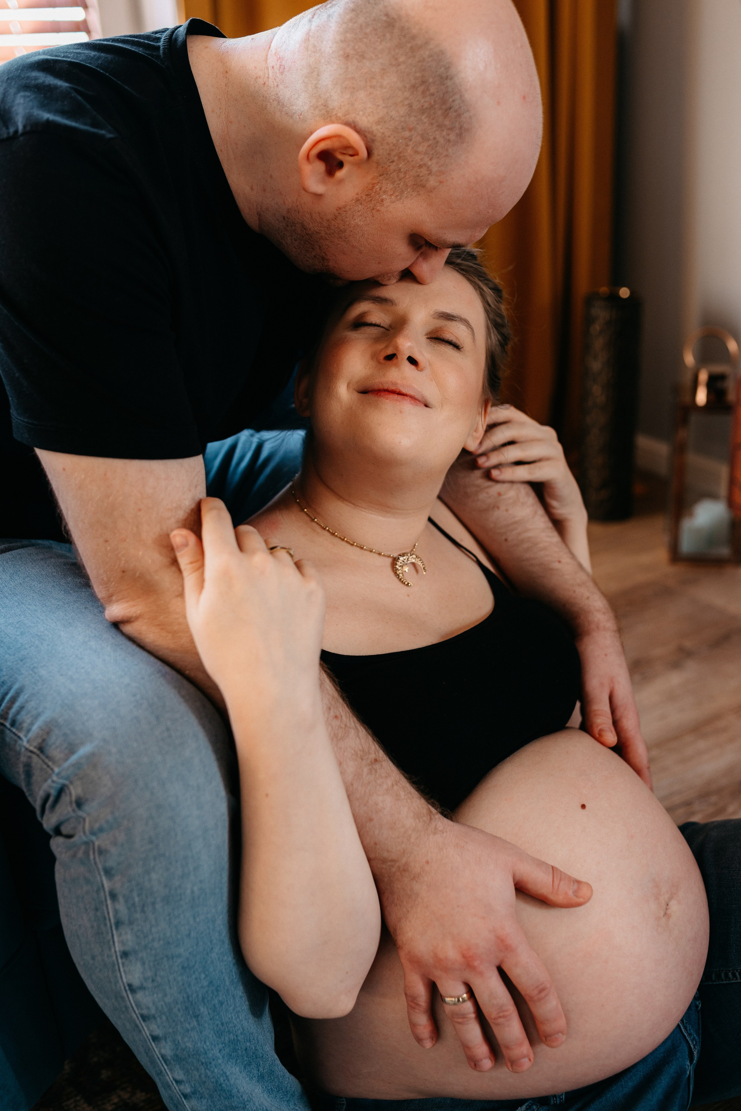 Pełna emocji fotografia sesja ciążowa lifestyle | Natalia Malinowska Fotografia | Augustów Warszawa. Natalia Malinowska Fotografia | Fotograf ślubny i rodzinny Augustów Warszawa