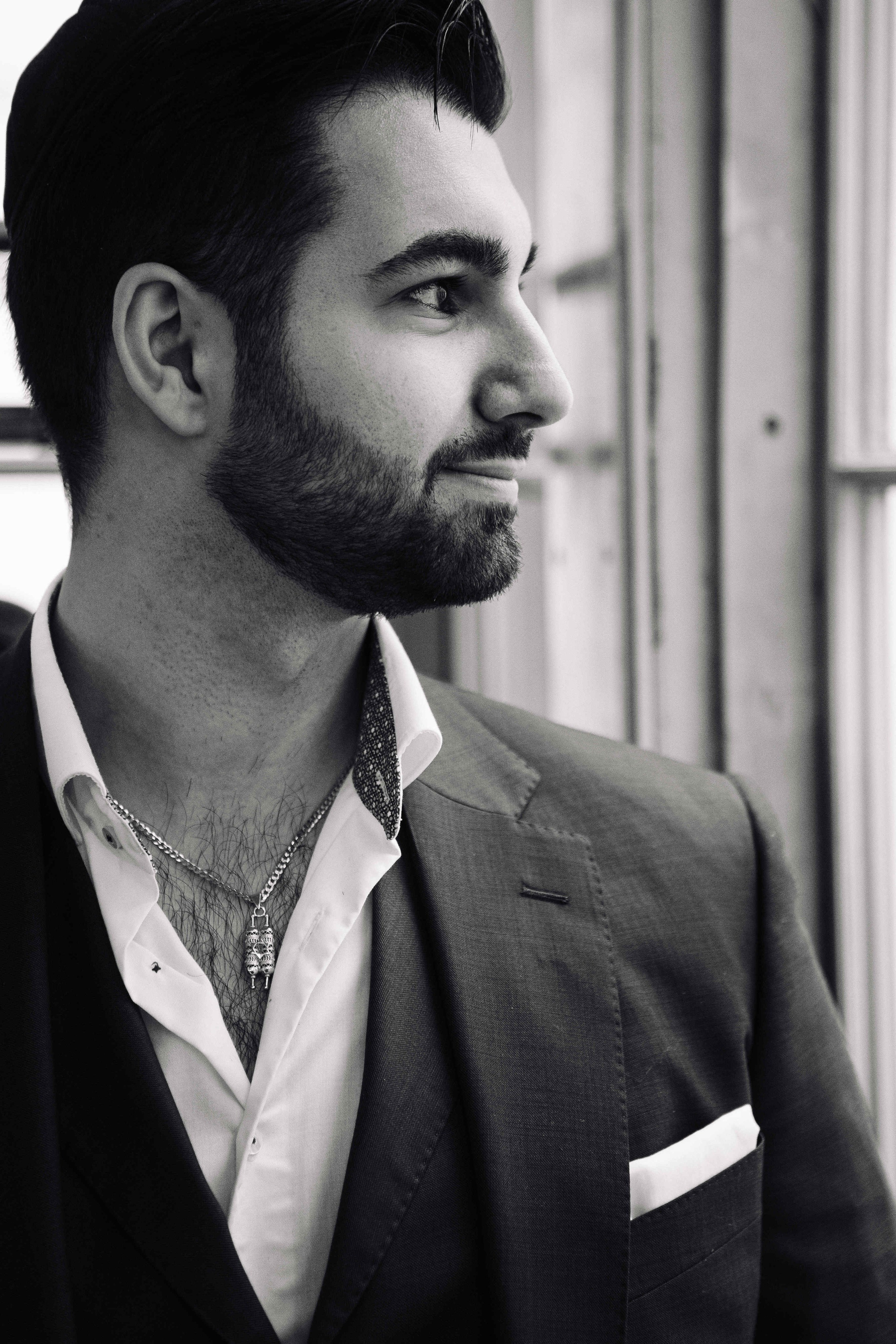 A LOVE STORY IN VIENNA. PHOTOGRAPHER IN ISRAEL