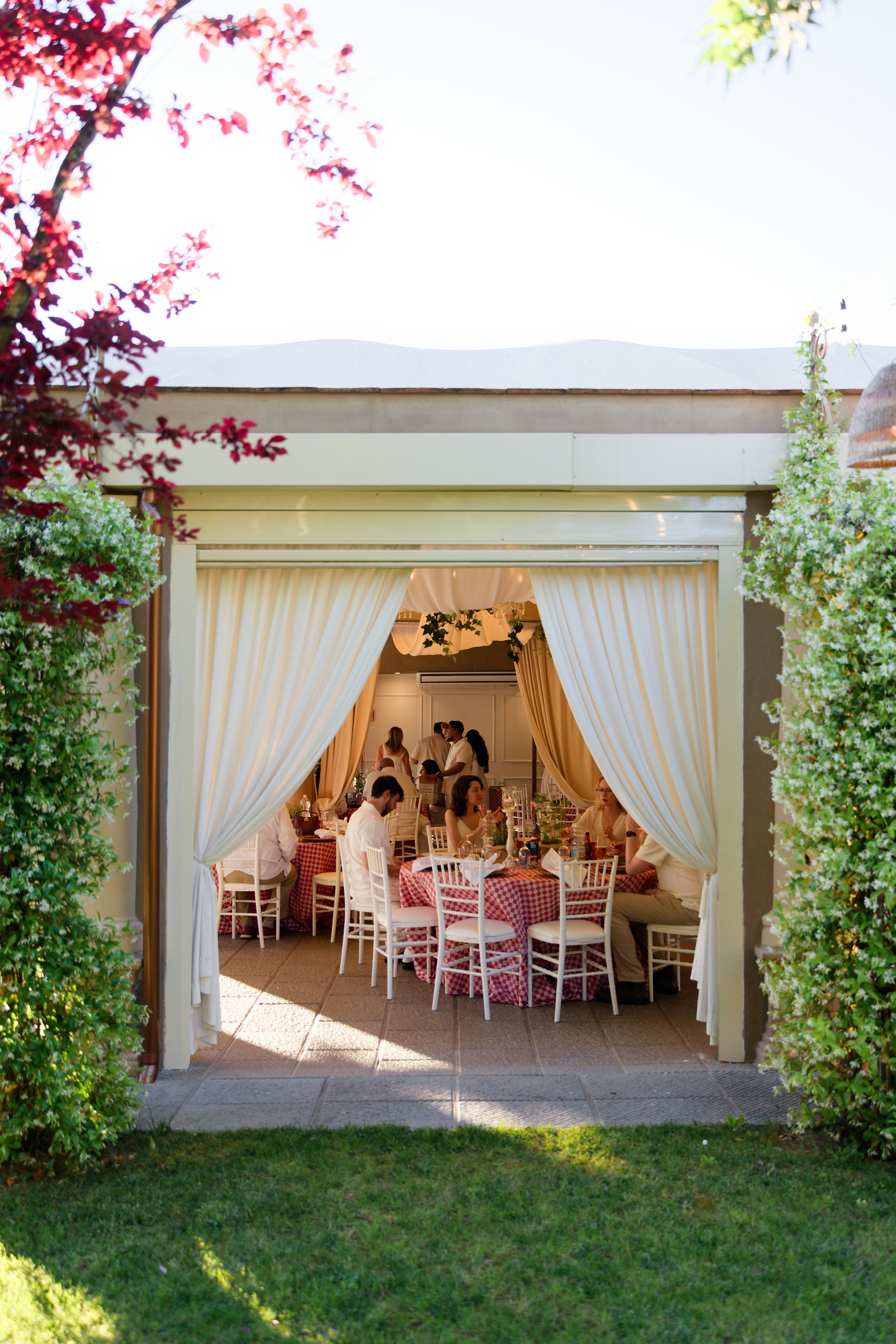 Pizza Party at Tenuta Massini, Florence, Italy. Destination Wedding Photographer — Nikita Burtsev