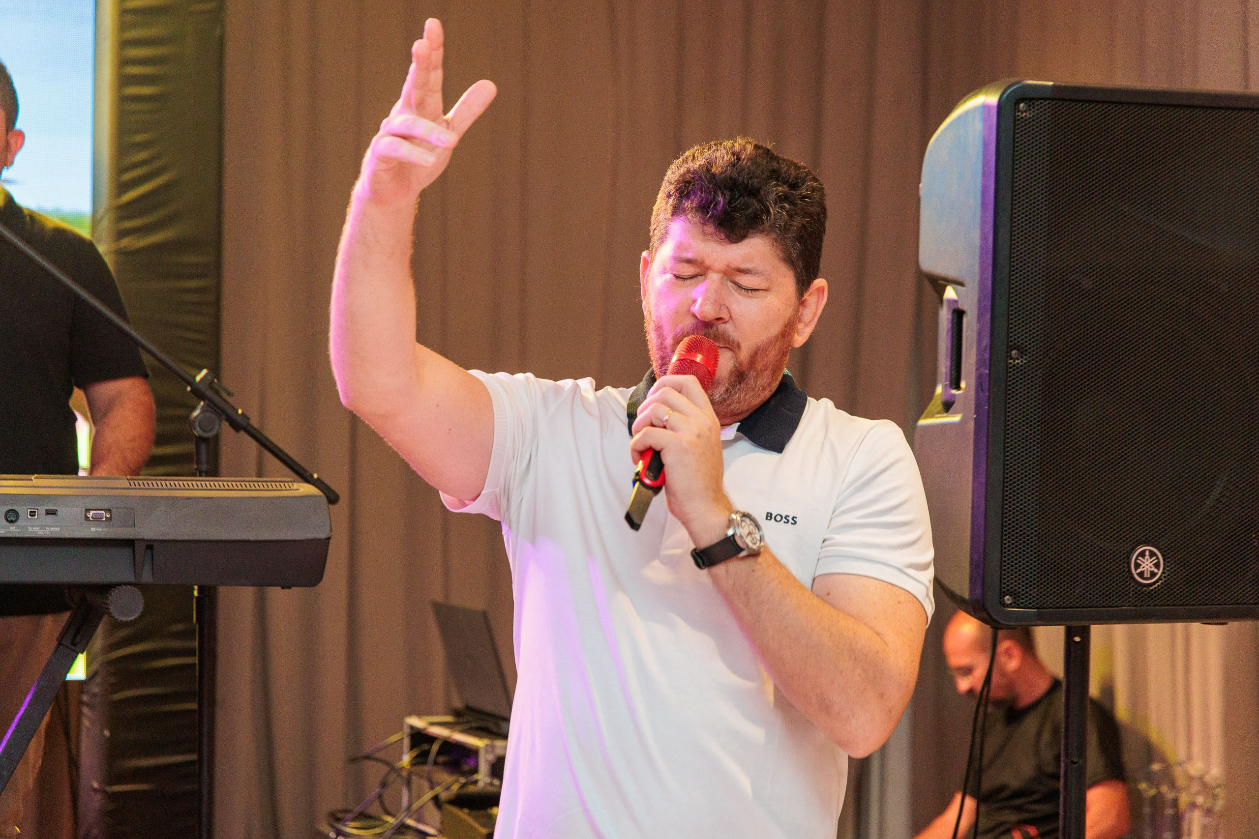 Festa de aniversário adulto, com show ao vivo em ambiente perfeito para festas