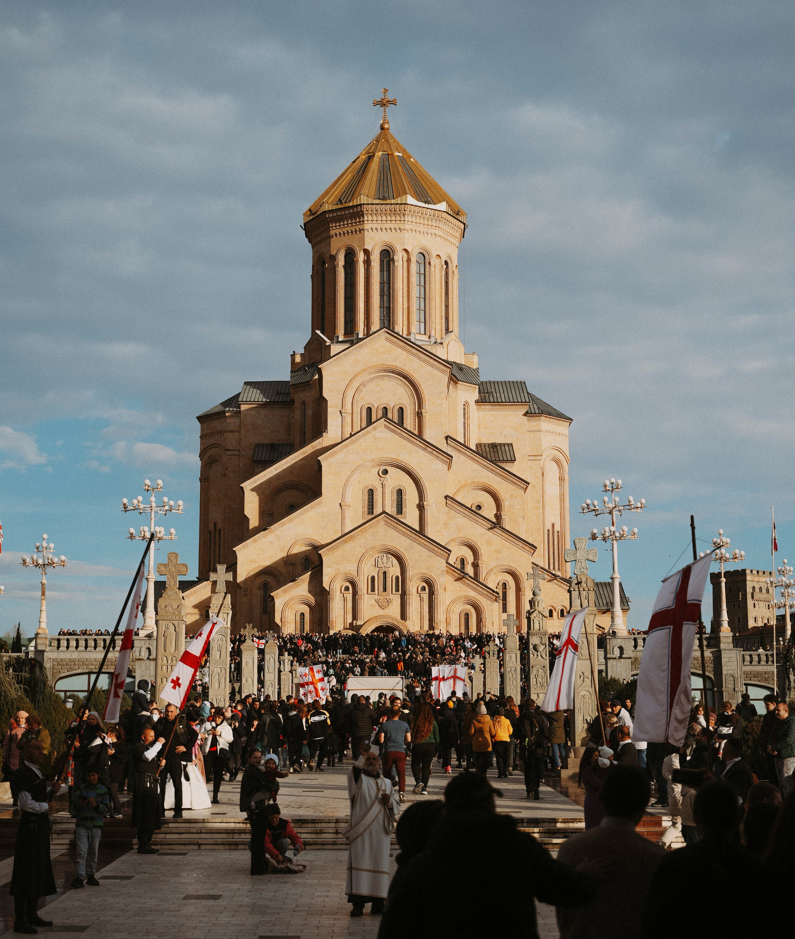 ТБИЛИСИ 2023-2024. Стрит-фотография, полная абсурда, идиотизма и красоты