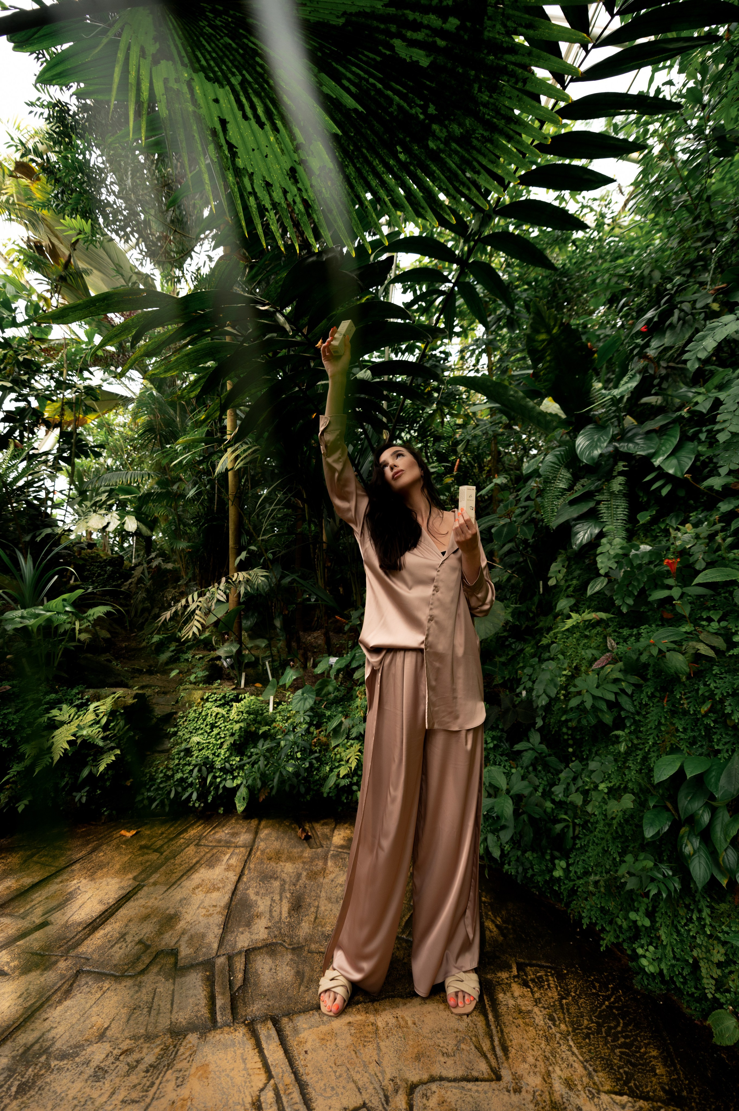 CannaXlife CBD products. ANNA-MARIA PHOTO CONTENT CREATOR — фотограф, эстет, художник и визуальный эксперт в Instagram, работающий в Праге