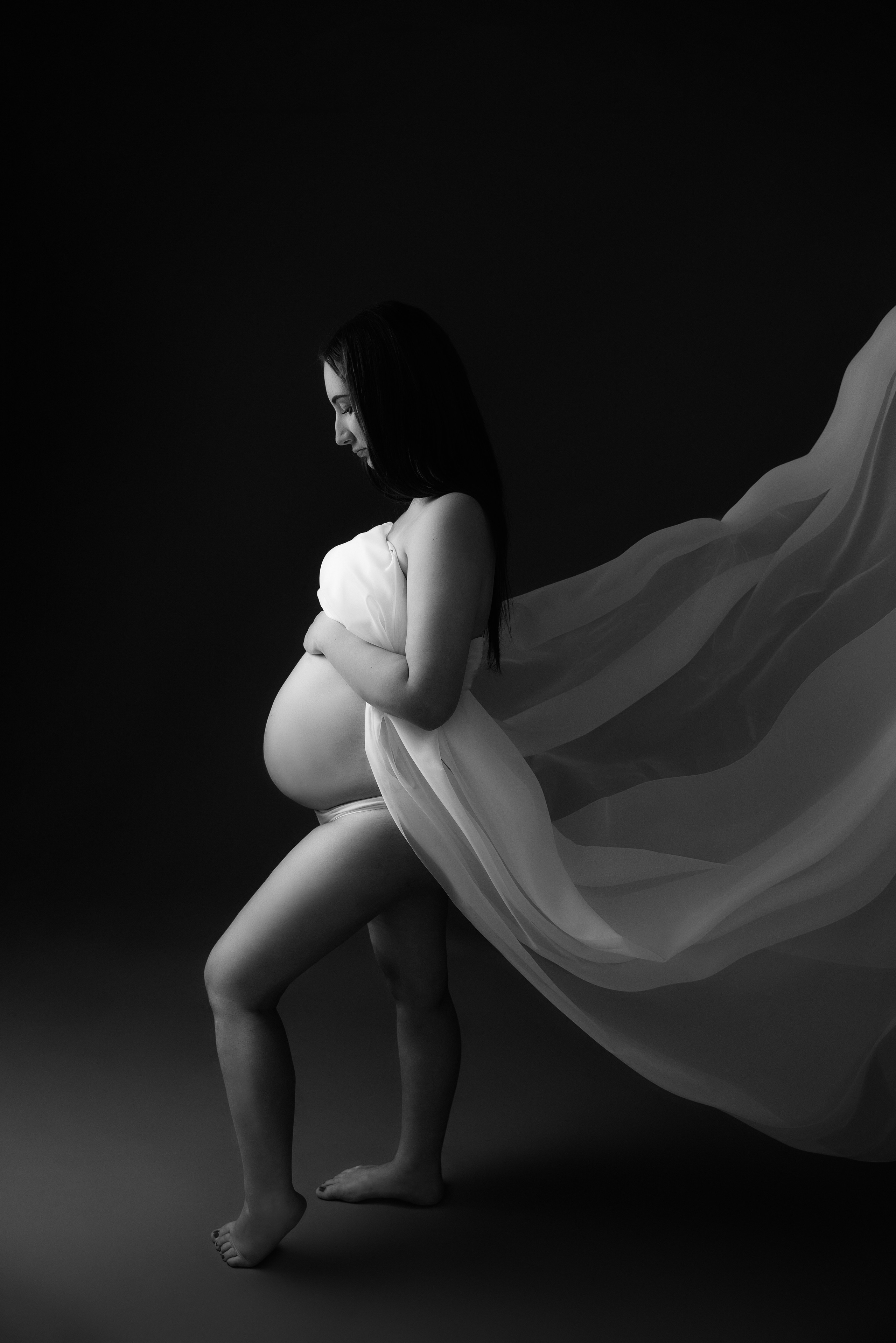 Fein-Art Schwangerschafts-Shooting mit exklusiven High-End Schwangerschaftskleidern