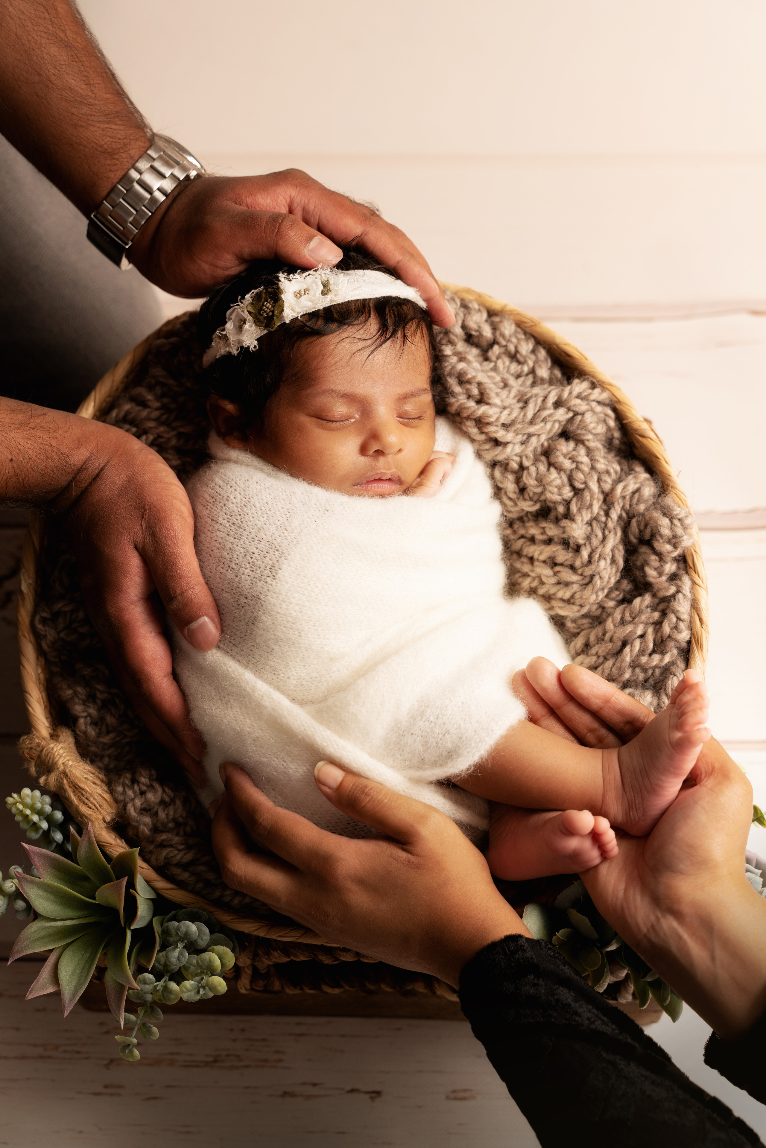 Neugeborenen shooting für Mädchen  in Augsburg und Umgebung. Neugeborenenfotografin und Retoucher in Augsburg Nastassia Schneider