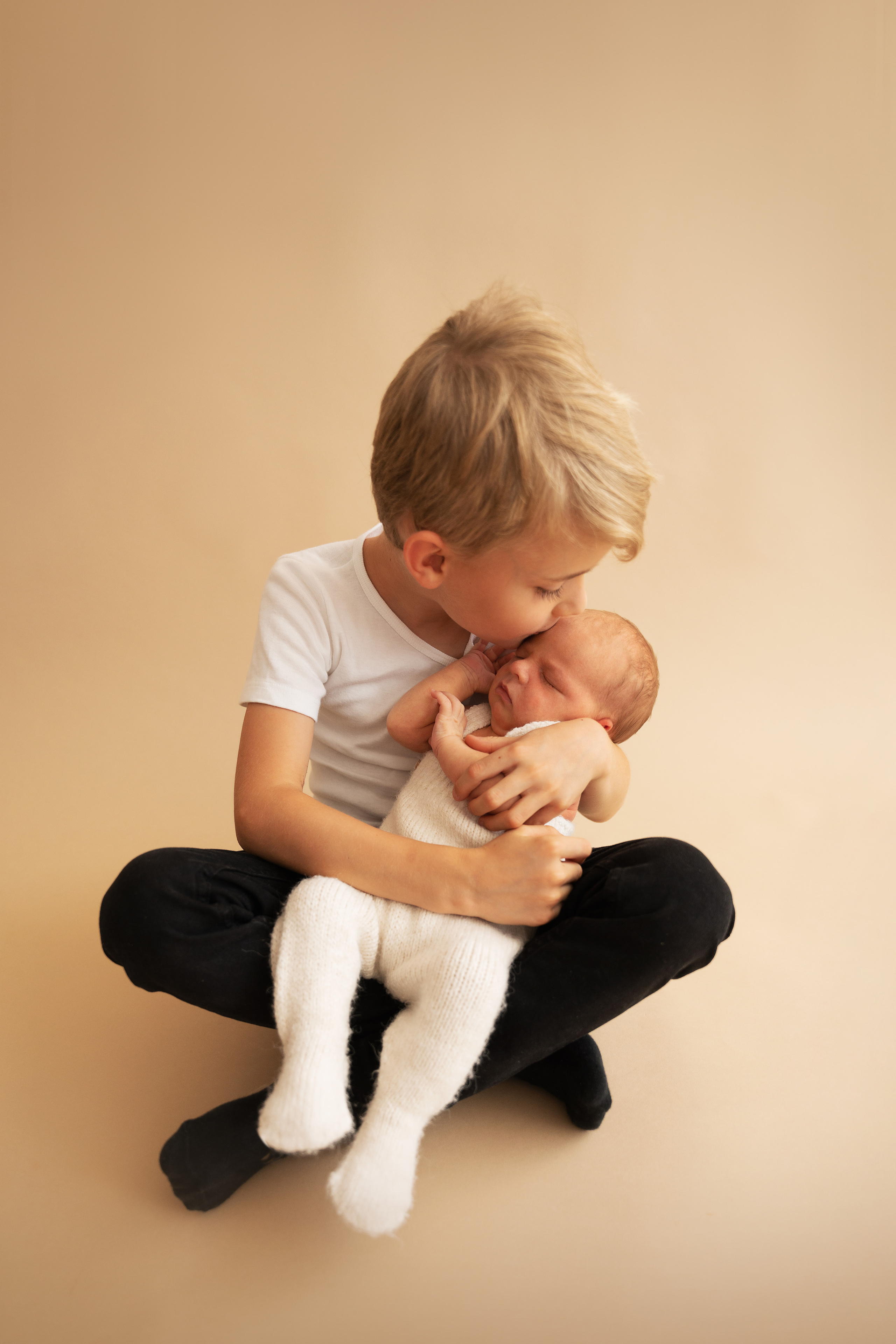 Newborn Shooting mit dem großen Bruder