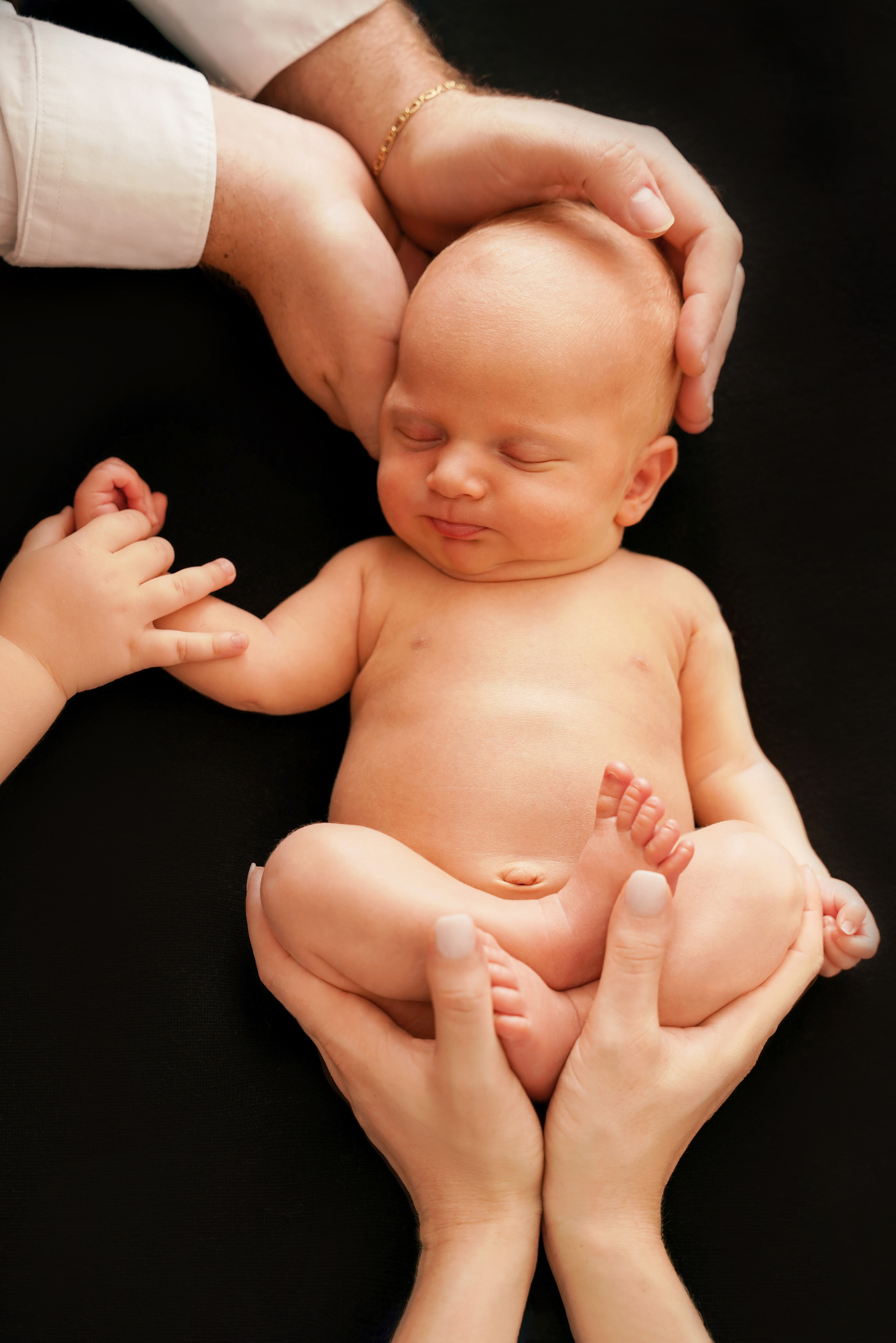 Schlafende Babys mit dem ekleinen Lächeln