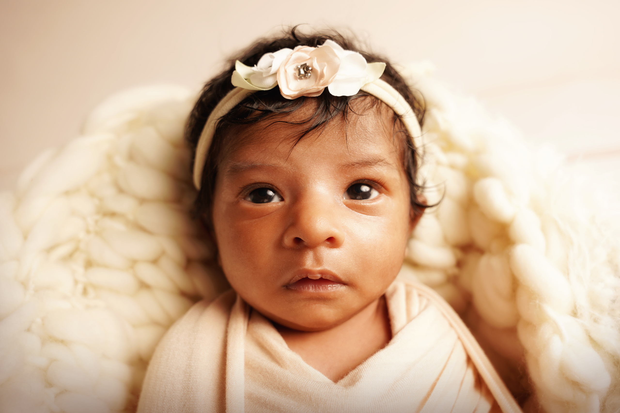 Asiatisches neugeborenes Babyporträt