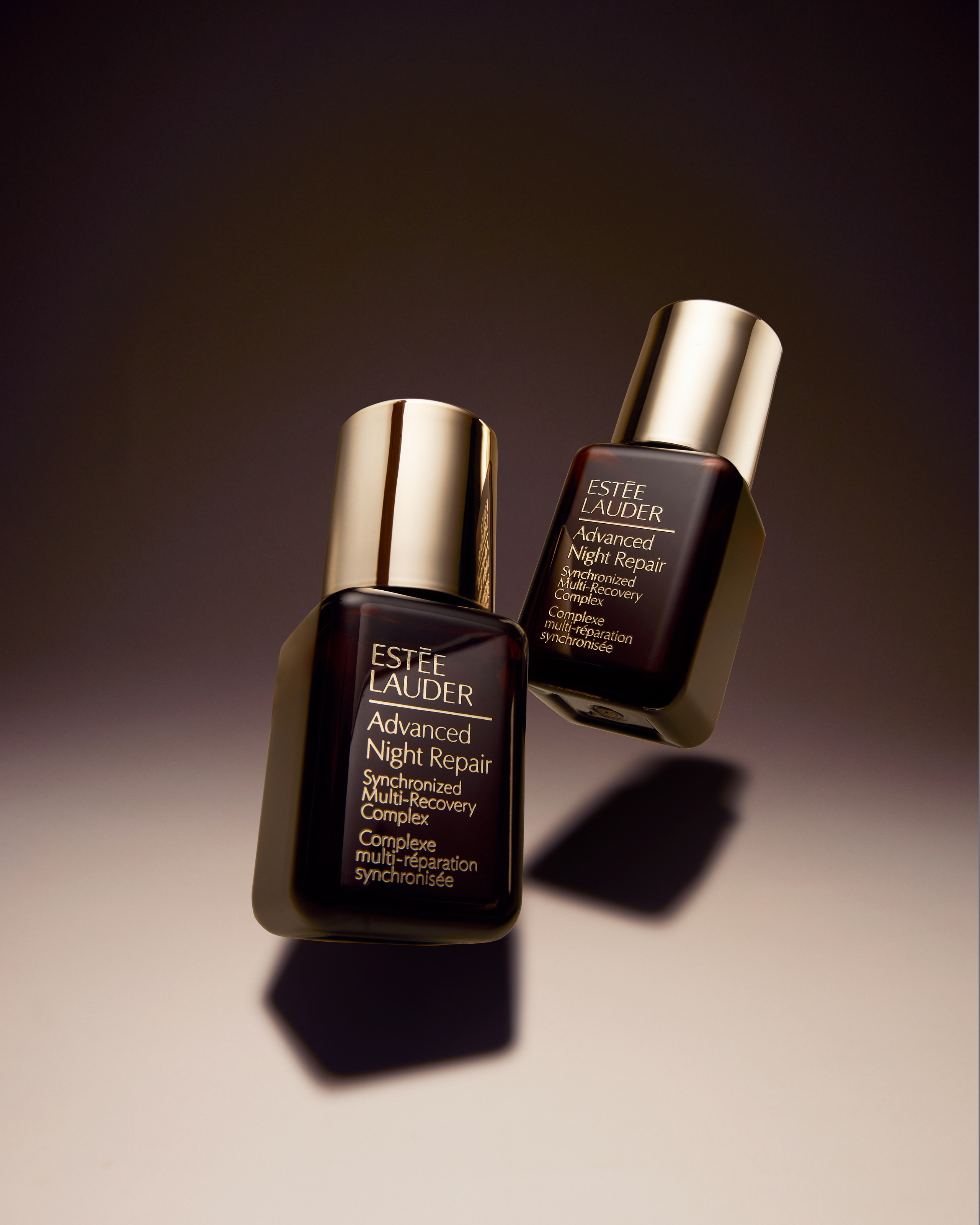 Kreative Werbefotografie von Gesichtsserum mit Spezialeffekten, professionelle Studio-Produktfotografie