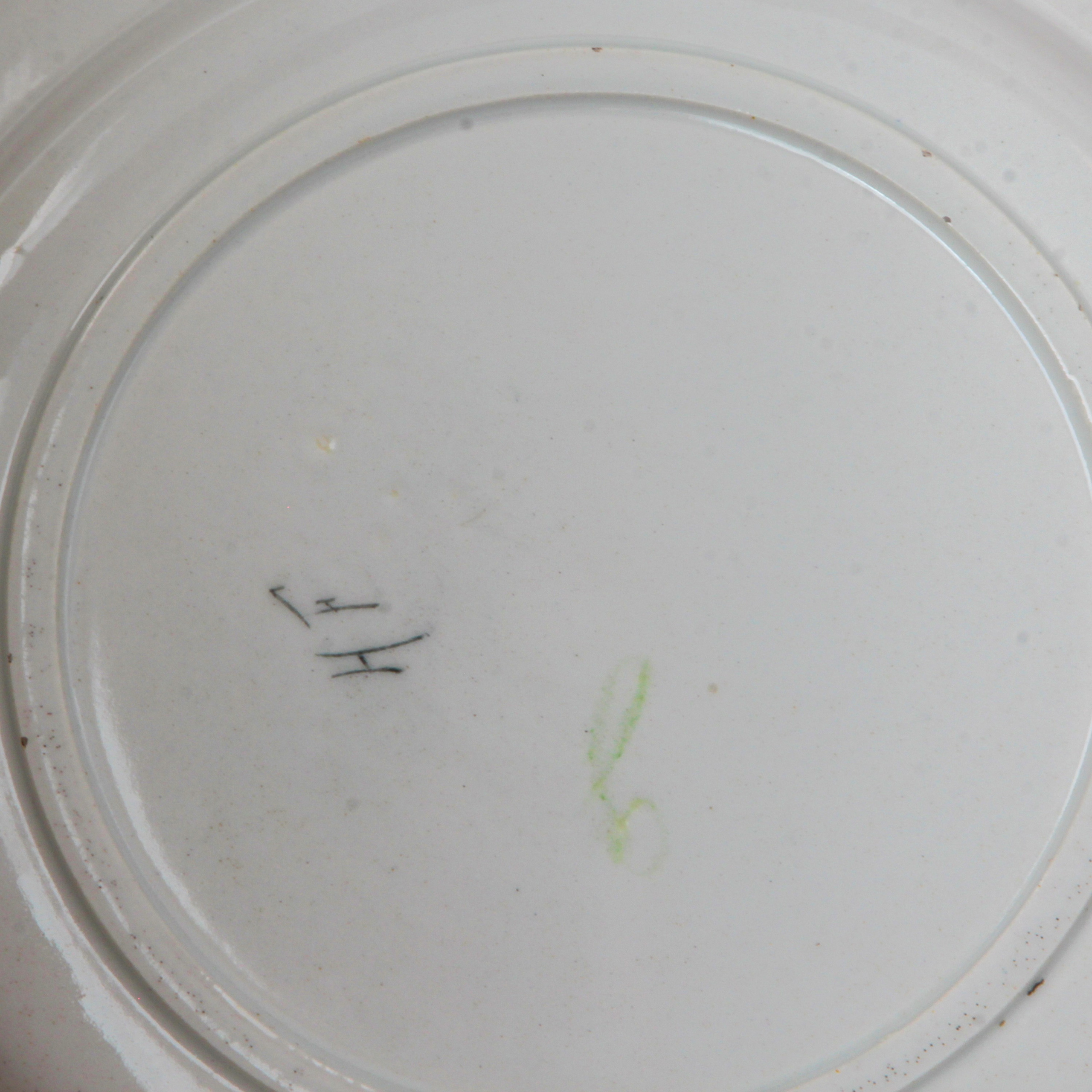 Plate drawing blue flowers. Современнные и актикварные украшения в Барселоне, Москве и Санкт-Петербурге