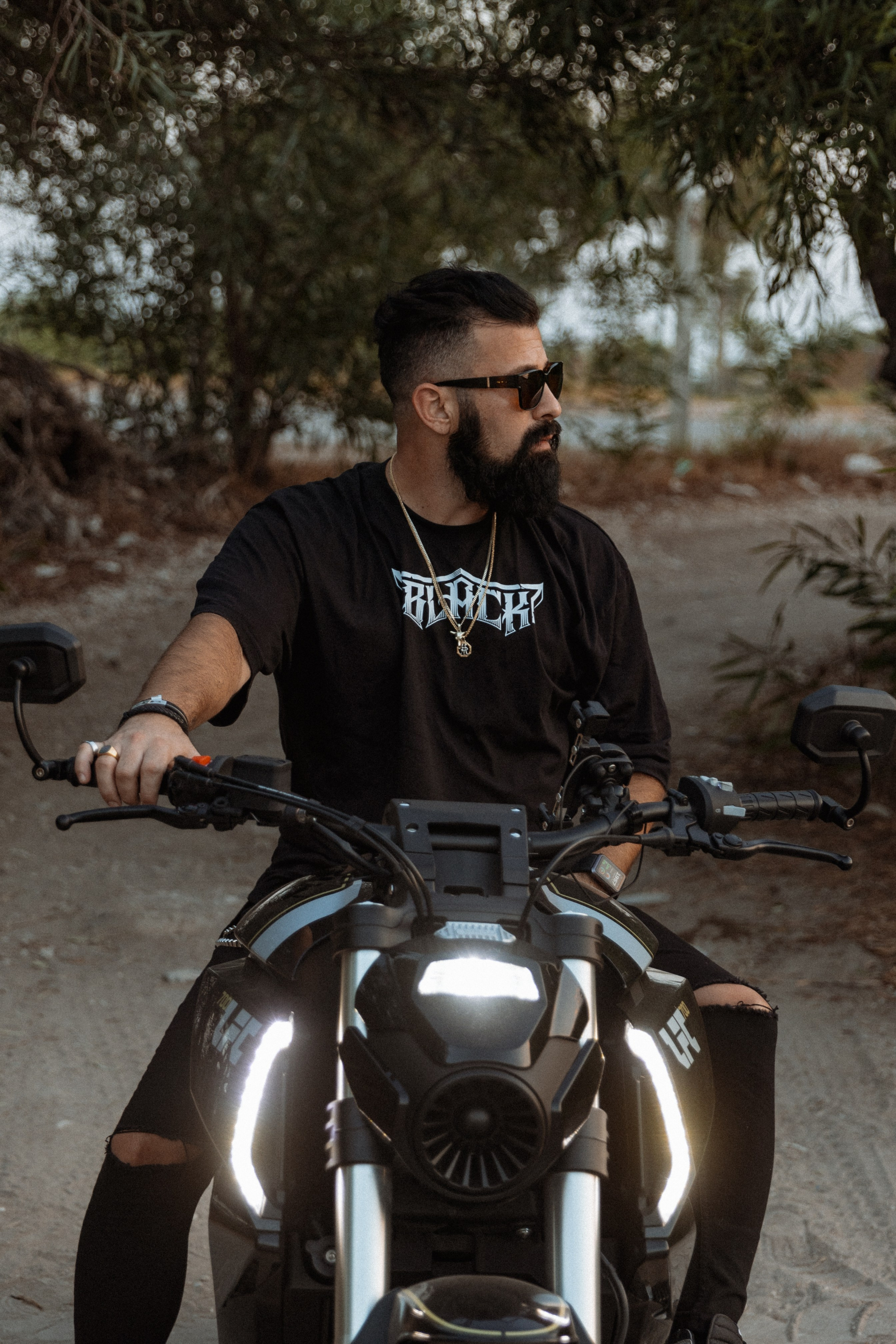 Мужская фотосессия в Анталии. Фотосессия для мужчин. Фото с мотиком. Мужская фотосессия в Анталии. Мужская фотосессия в Турции.