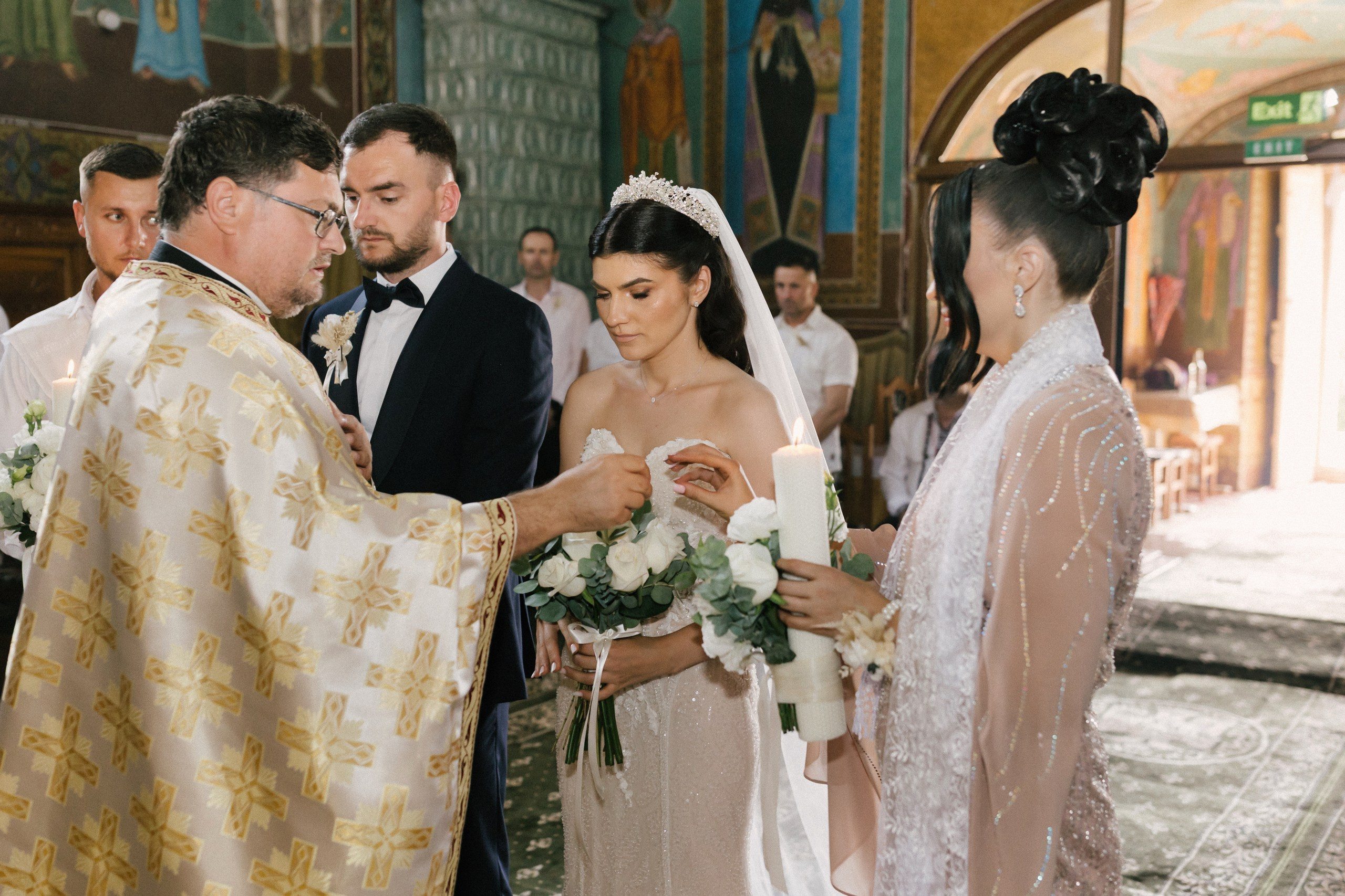 1. Mireasa Adriana în timpul pregătirilor de nuntă în Tudora Botoșani2. Costumul mirelui Ionuț fotografiat artistic în ziua nunții3. Prietenii mirelui la tradițiile de nuntă în Tudora4. Bărbieritul mirelui în cadrul obiceiurilor tradiționale de nuntă5. Fotografii de familie la biserică în ziua nunții6. Portret de familie cu mirii și copilul lor la nunta din Botoșani7. Primul dans al mirilor la Mariage Dor Baisa Botoșani8. Decor elegant de nuntă la Mariage Dor Baisa9. Emoții și tradiții la nunta din Tudora județul Botoșani10. Fotograf profesionist de nuntă în Botoșani surprinzând momente autentice - otograf-nunta-botosanifotograf-evenimente-botosanifotograf-profesionist-botosanifotograf-nunta-tudoranunta-tudora-botosanisedinta-foto-nunta-botosanipoze-nunta-botosanifotografii-nunta-tudorafotograf-cununie-religioasa-botosanibiserica-sfintii-imparati-constantin-si-elena-tudoramariage-dor-baisa-botosanirestaurant-nunta-botosanidansul-mirilor-mariage-dorpregatiri-mire-botosanipregatiri-mireasa-botosanitraditii-nunta-moldovaobiceiuri-nunta-tudorafotograf-familie-nunta-botosaniportret-miri-botosanigalerie-foto-nunta-botosanialbum-foto-nunta-botosaninunta-eleganta-botosaninunta-cu-traditii-botosanifotograf-premium-nunta-botosaniservicii-foto-video-botosanipoveste-de-nunta-botosanifotograf-documentar-nuntafotograf-natural-emotionalmiri-ionut-si-adriananunta-autentica-tudora -otograf-nunta-botosanifotograf-nunta-tudoranunta-tudora-botosanifotograf-evenimente-botosanifotograf-profesionist-botosaniservicii-foto-video-botosanigalerie-foto-nunta-botosanialbum-foto-nunta-botosani - nunta-autentica-botosaninunta-cu-traditii-botosanipoveste-de-nunta-botosanifotografii-emotionante-nuntamomente-autentice-nuntafotografie-documentara-nuntafotograf-natural-nunta- pregatiri-miri-tudorabiserica-tudora-botosanicununie-religioasa-tudoramariage-dor-baisa-botosanipetrecere-nunta-botosanivalsul-mirilor-botosani - alino-foto-studio-botosaniionut-si-adriana-nunta-tudorafotograf-alin-chirila-botosani