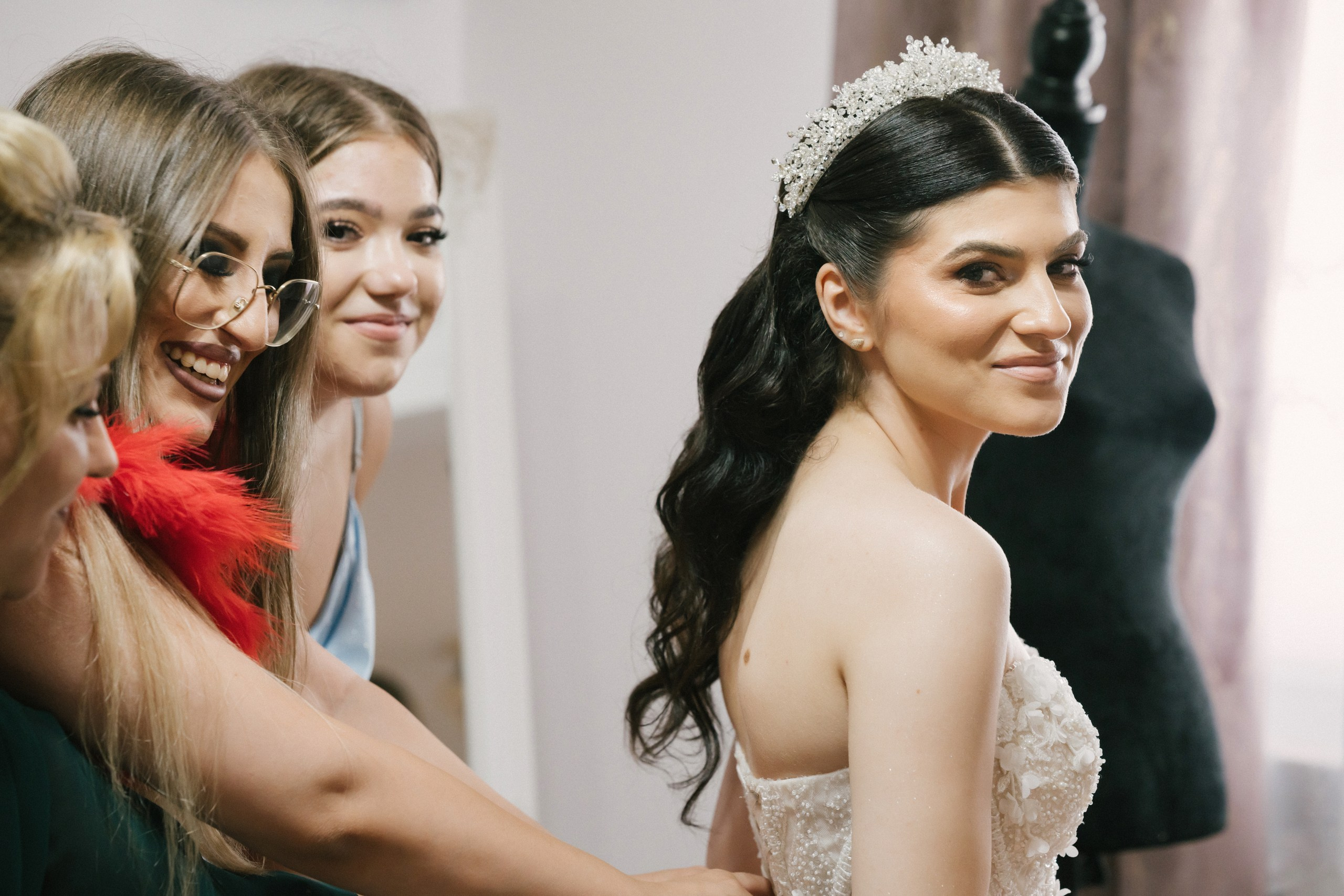 1. Mireasa Adriana în timpul pregătirilor de nuntă în Tudora Botoșani2. Costumul mirelui Ionuț fotografiat artistic în ziua nunții3. Prietenii mirelui la tradițiile de nuntă în Tudora4. Bărbieritul mirelui în cadrul obiceiurilor tradiționale de nuntă5. Fotografii de familie la biserică în ziua nunții6. Portret de familie cu mirii și copilul lor la nunta din Botoșani7. Primul dans al mirilor la Mariage Dor Baisa Botoșani8. Decor elegant de nuntă la Mariage Dor Baisa9. Emoții și tradiții la nunta din Tudora județul Botoșani10. Fotograf profesionist de nuntă în Botoșani surprinzând momente autentice - otograf-nunta-botosanifotograf-evenimente-botosanifotograf-profesionist-botosanifotograf-nunta-tudoranunta-tudora-botosanisedinta-foto-nunta-botosanipoze-nunta-botosanifotografii-nunta-tudorafotograf-cununie-religioasa-botosanibiserica-sfintii-imparati-constantin-si-elena-tudoramariage-dor-baisa-botosanirestaurant-nunta-botosanidansul-mirilor-mariage-dorpregatiri-mire-botosanipregatiri-mireasa-botosanitraditii-nunta-moldovaobiceiuri-nunta-tudorafotograf-familie-nunta-botosaniportret-miri-botosanigalerie-foto-nunta-botosanialbum-foto-nunta-botosaninunta-eleganta-botosaninunta-cu-traditii-botosanifotograf-premium-nunta-botosaniservicii-foto-video-botosanipoveste-de-nunta-botosanifotograf-documentar-nuntafotograf-natural-emotionalmiri-ionut-si-adriananunta-autentica-tudora -otograf-nunta-botosanifotograf-nunta-tudoranunta-tudora-botosanifotograf-evenimente-botosanifotograf-profesionist-botosaniservicii-foto-video-botosanigalerie-foto-nunta-botosanialbum-foto-nunta-botosani - nunta-autentica-botosaninunta-cu-traditii-botosanipoveste-de-nunta-botosanifotografii-emotionante-nuntamomente-autentice-nuntafotografie-documentara-nuntafotograf-natural-nunta- pregatiri-miri-tudorabiserica-tudora-botosanicununie-religioasa-tudoramariage-dor-baisa-botosanipetrecere-nunta-botosanivalsul-mirilor-botosani - alino-foto-studio-botosaniionut-si-adriana-nunta-tudorafotograf-alin-chirila-botosani