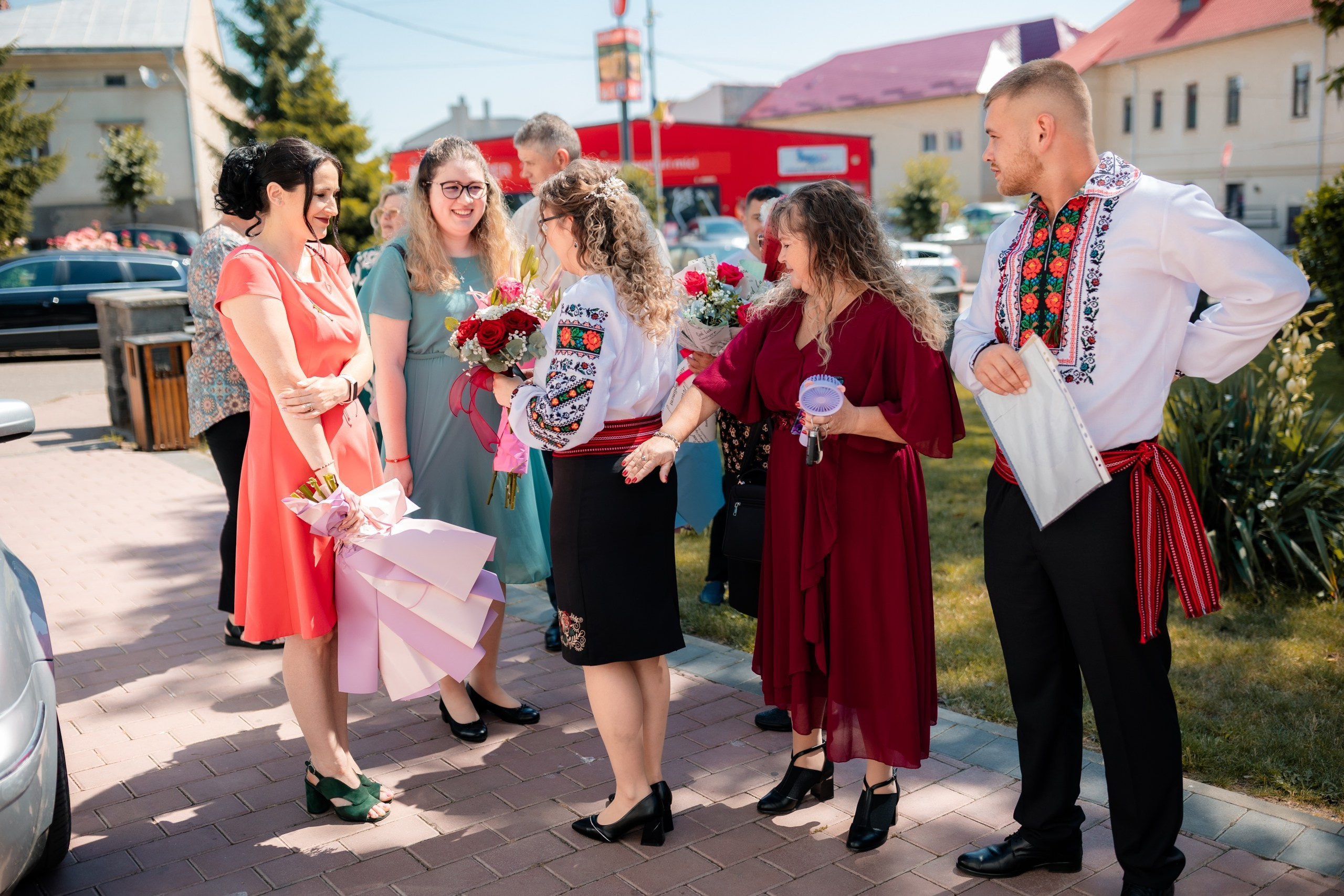 Fotograf stare civilă Siret – Andrei & Andreea în ie tradițională din Bucovina | AlinoFotoStudio