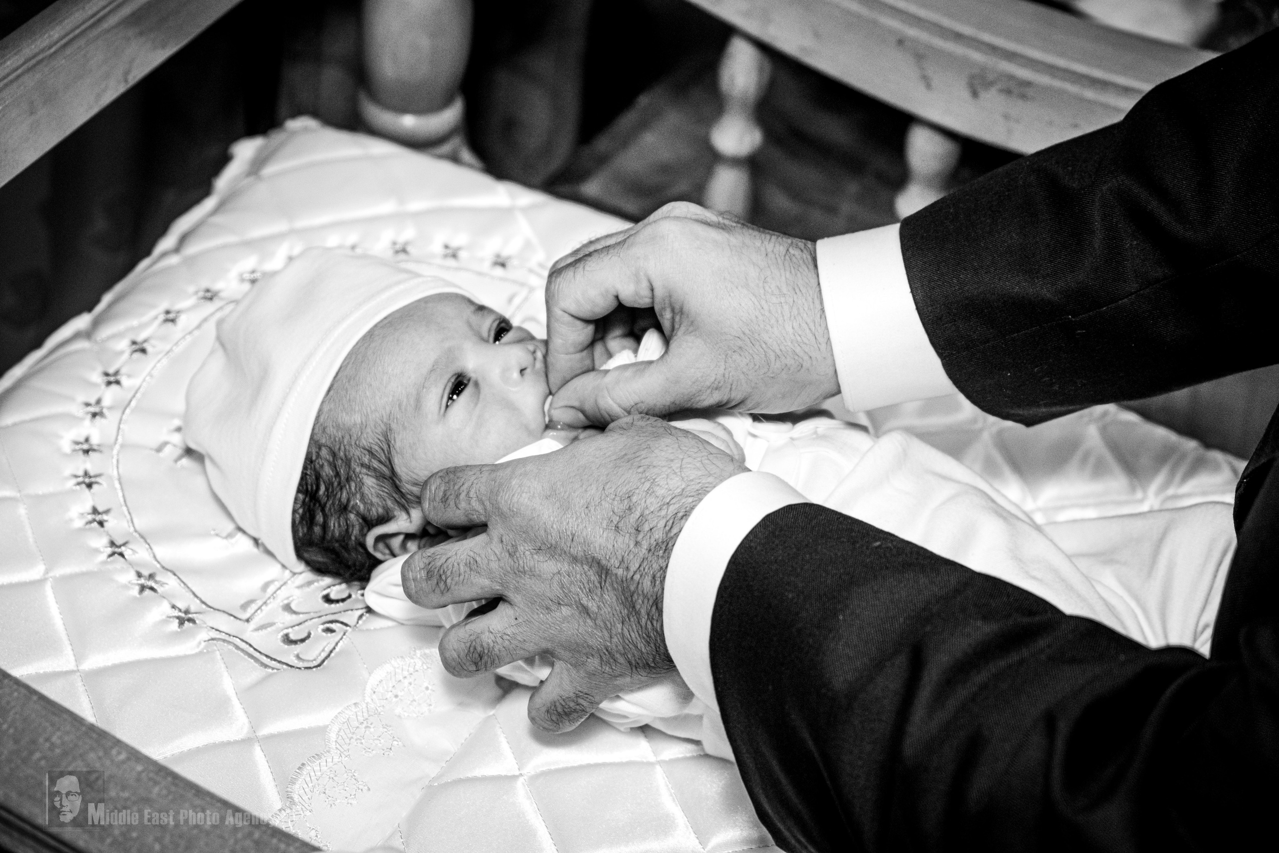 ‏ברית מילה. Middle East Photo Agency — Photography & Event Magnets — סוכנות צילום והדפסת מגנטים לאירועים