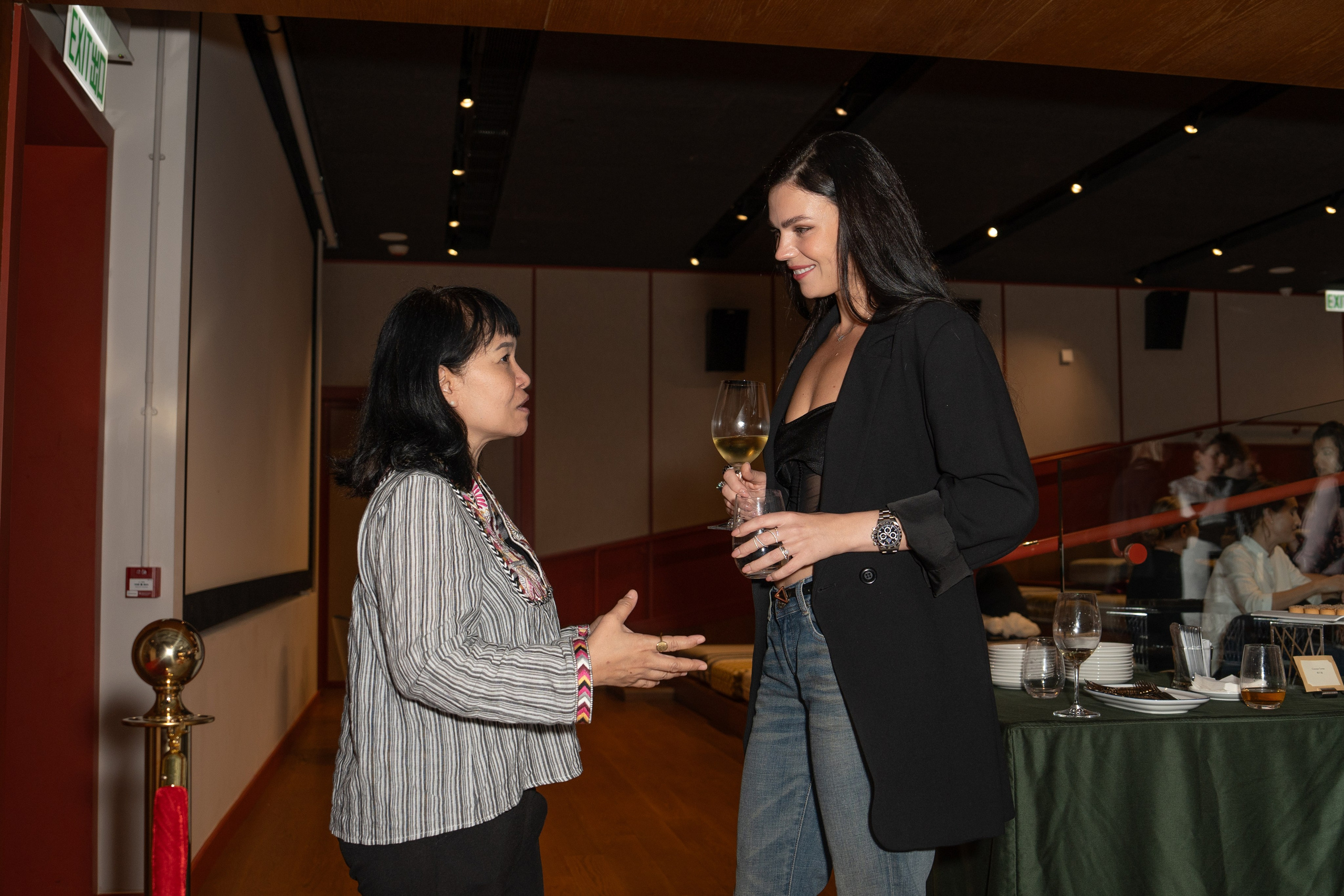 KRISP. PRODUCTION MOVIE PREMIER. ФОТОГРАФ В ГОНКОНГЕ (СВАДЬБЫ, FASHION, СЕМЕЙНЫЕ, МЕРОПРИЯТИЯ, ФОТОПРОГУЛКИ)