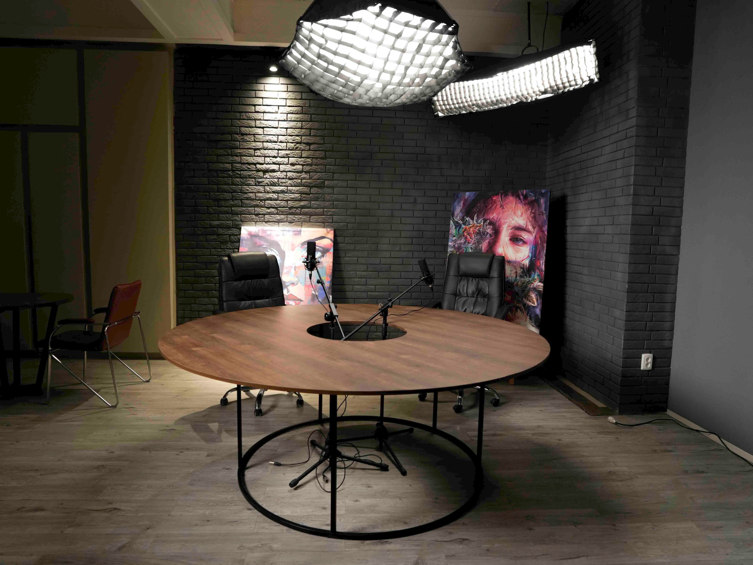 Зал «Эксперт» — (ул.Мукими, 1А). 2astudio.uz