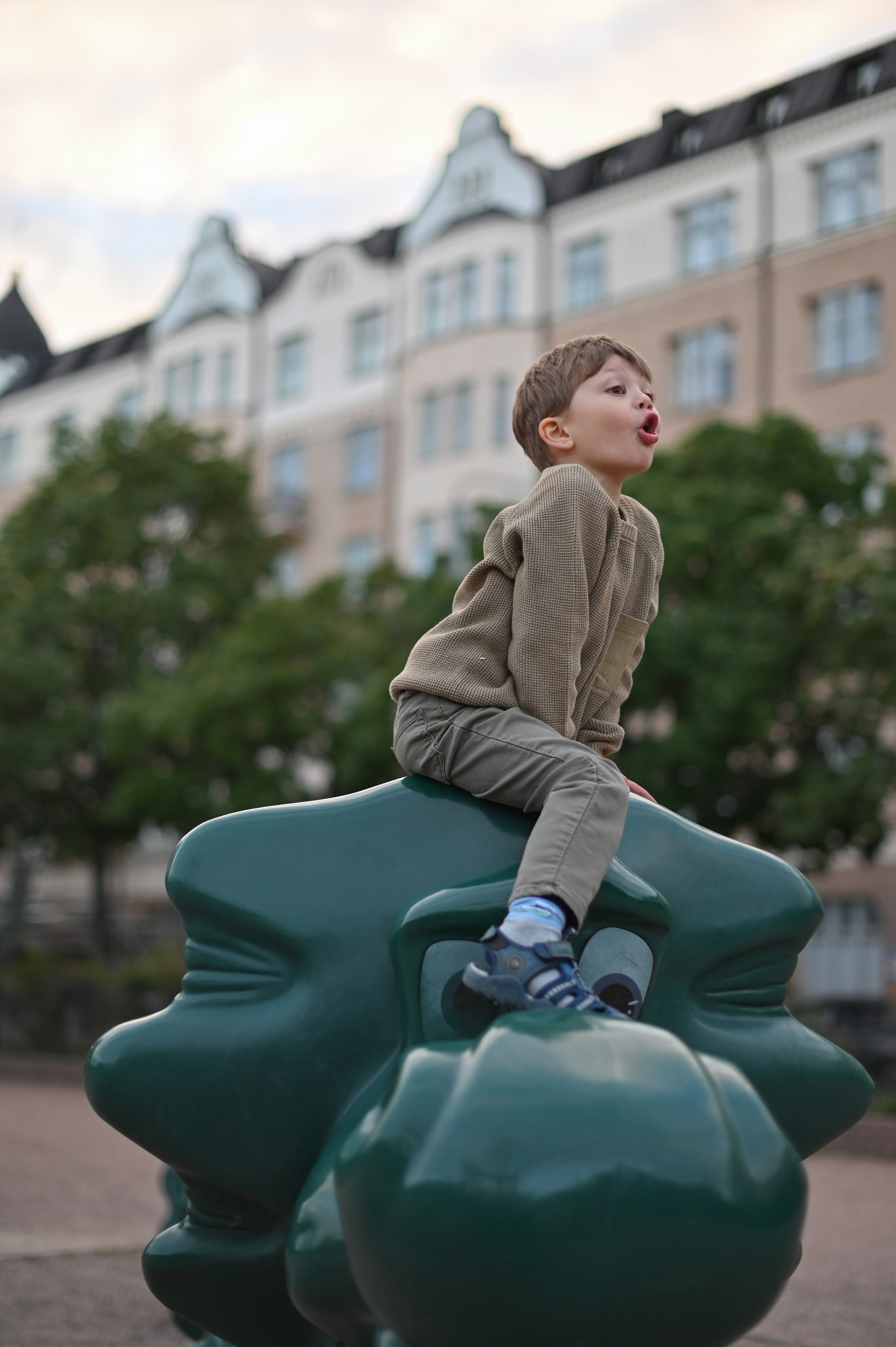 На детской площадке. Детский и семейный фотограф в финляндии дина пулкка. контент фотограф