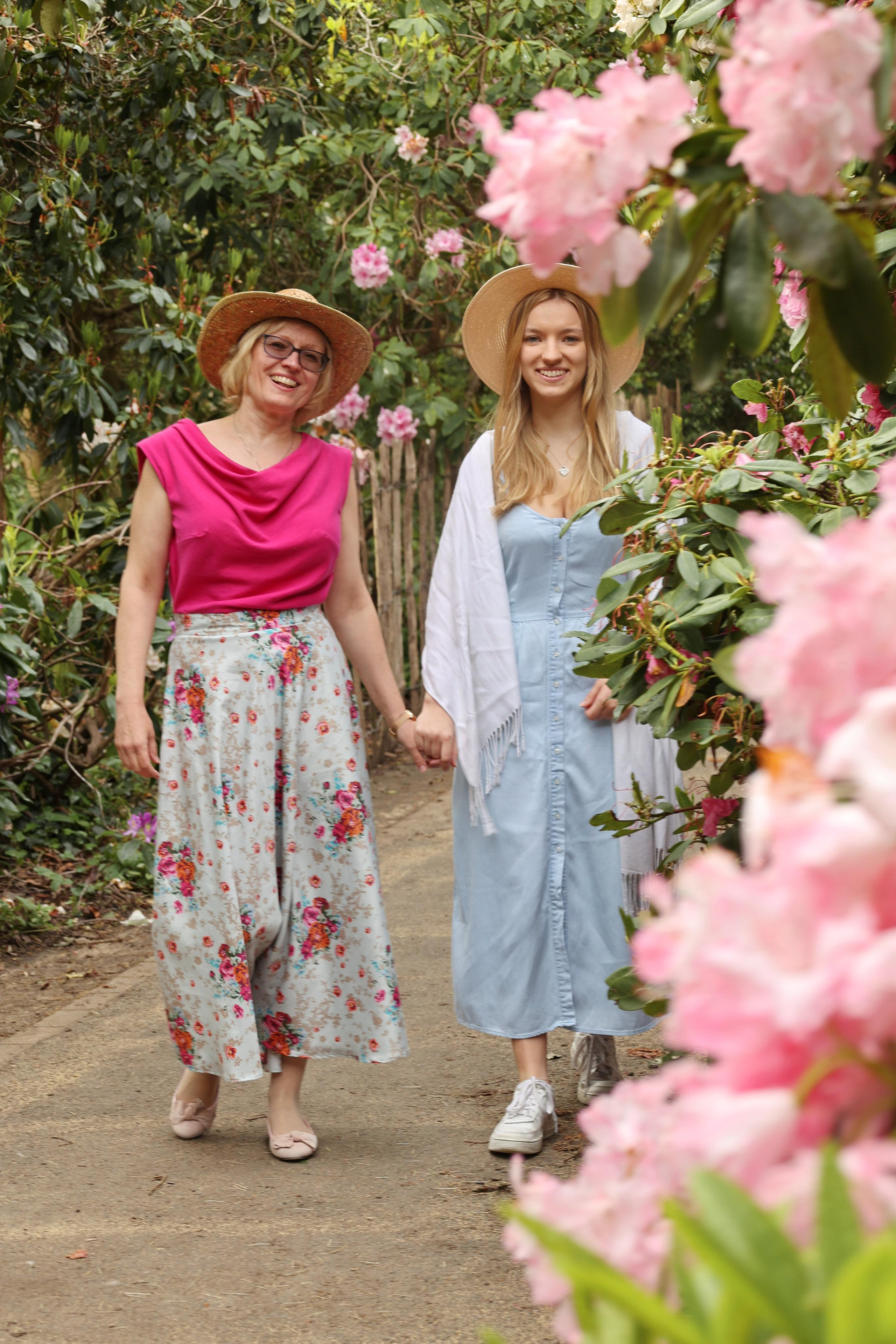 Olya and Veronica Part one, Wimbledon, Cannizaro Park. Couples and portraits photographer Wimbledon London