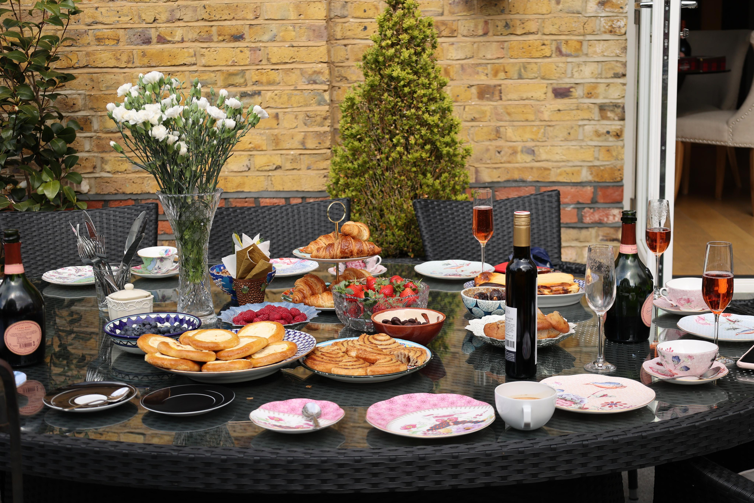 9 May, Wimbledon, London. Couples and portraits photographer Wimbledon London