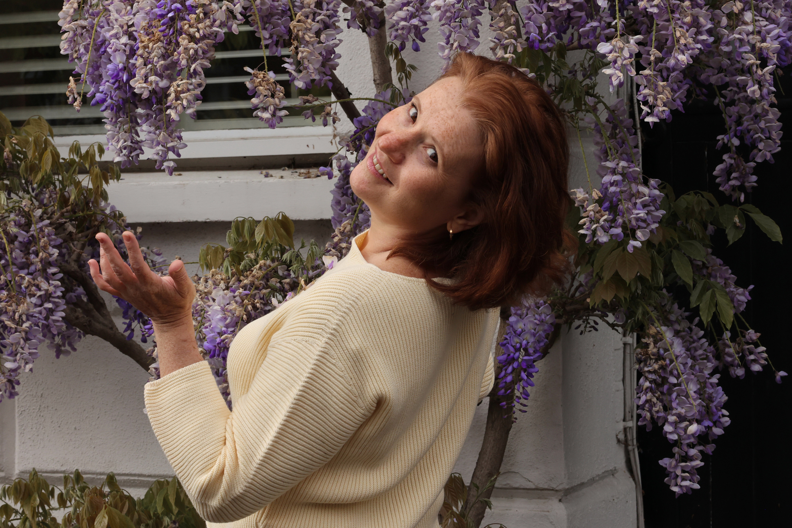 Wisteria in Wimbledon. Couples and portraits photographer Wimbledon London