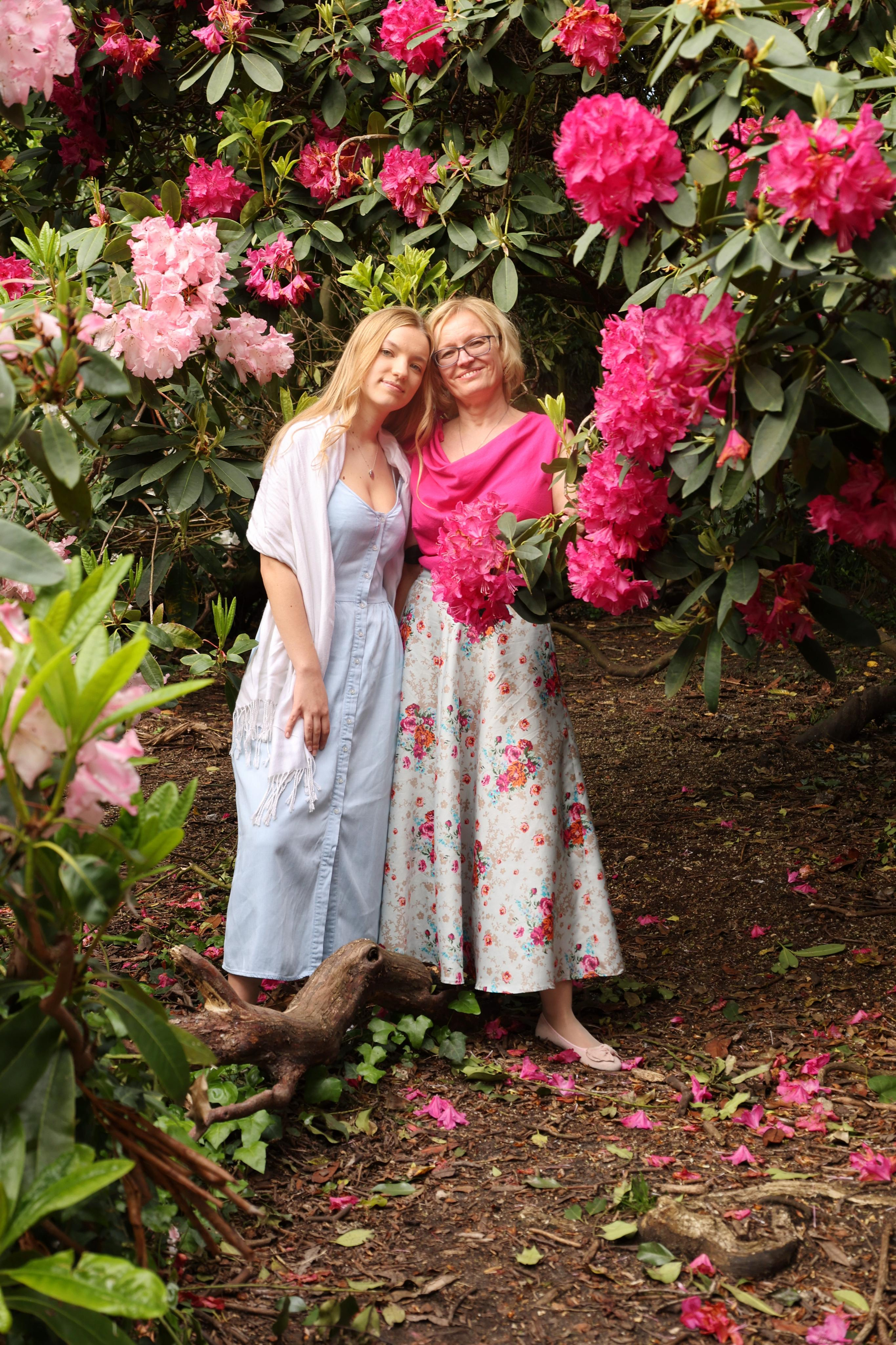Olya and Veronica Part one, Wimbledon, Cannizaro Park. Couples and portraits photographer Wimbledon London