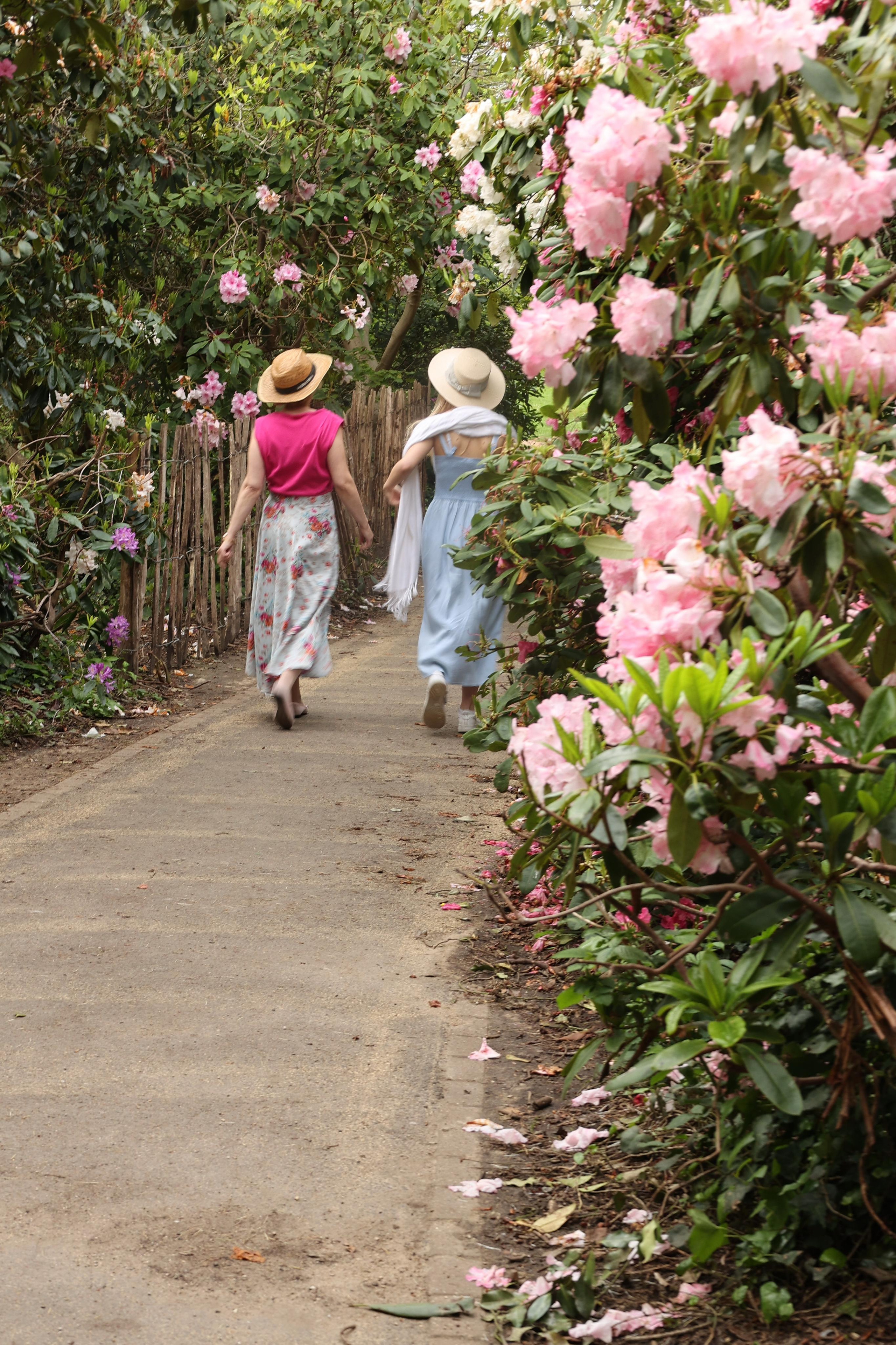 Olya and Veronica Part one, Wimbledon, Cannizaro Park. Couples and portraits photographer Wimbledon London
