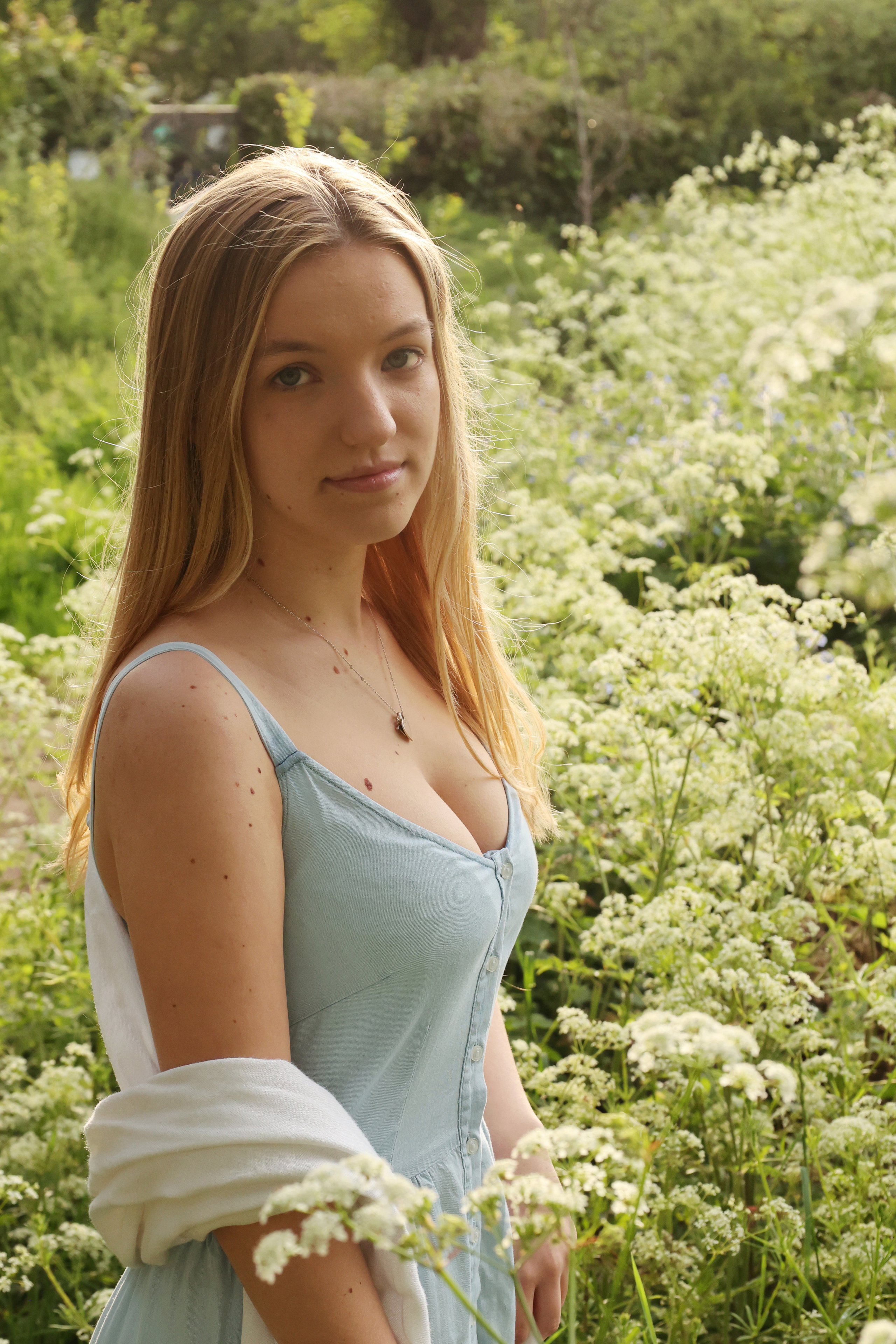 Olya and Veronica Part one, Wimbledon, Cannizaro Park. Couples and portraits photographer Wimbledon London