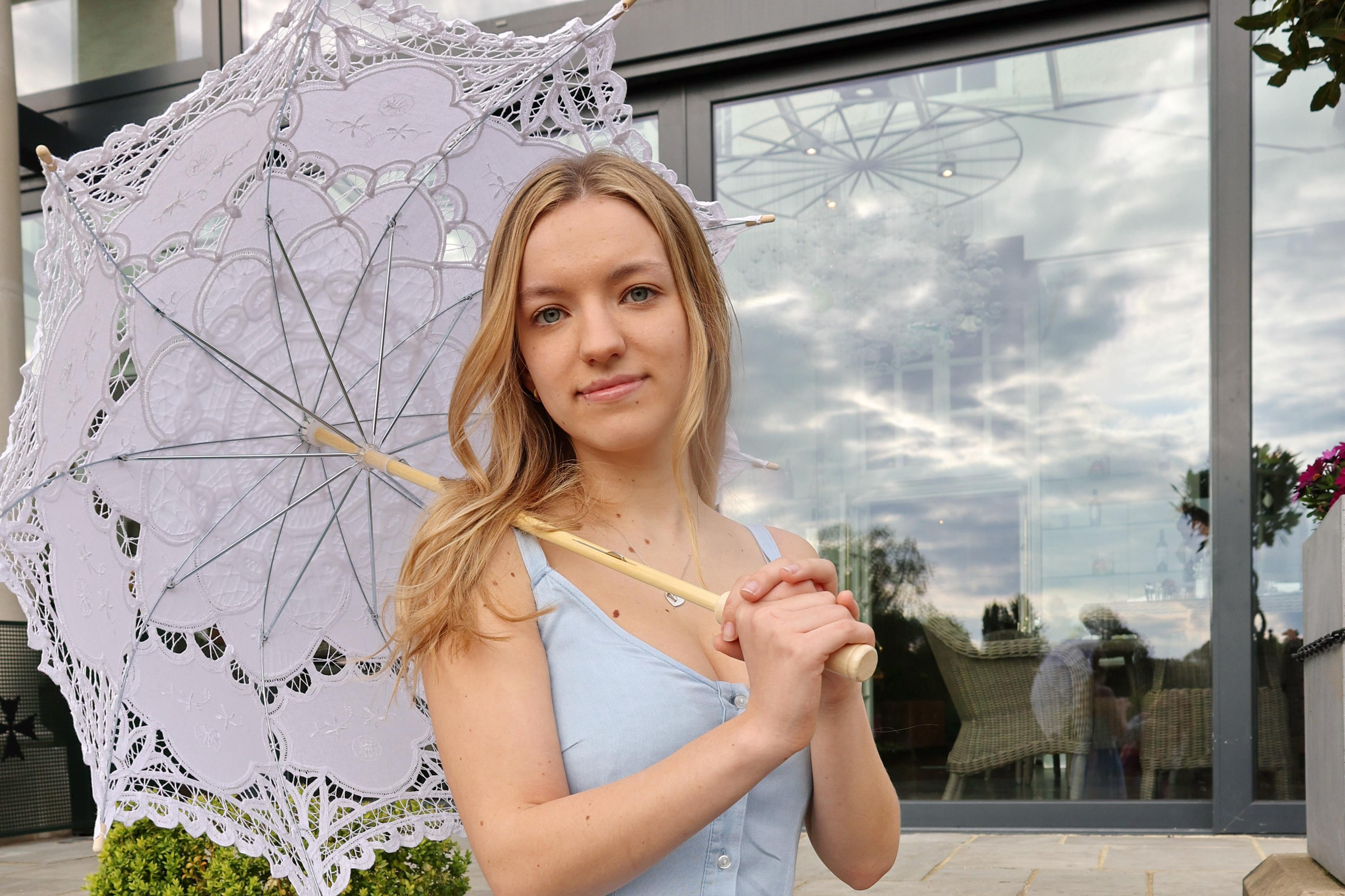 Olya and Veronica Part one, Wimbledon, Cannizaro Park. Couples and portraits photographer Wimbledon London