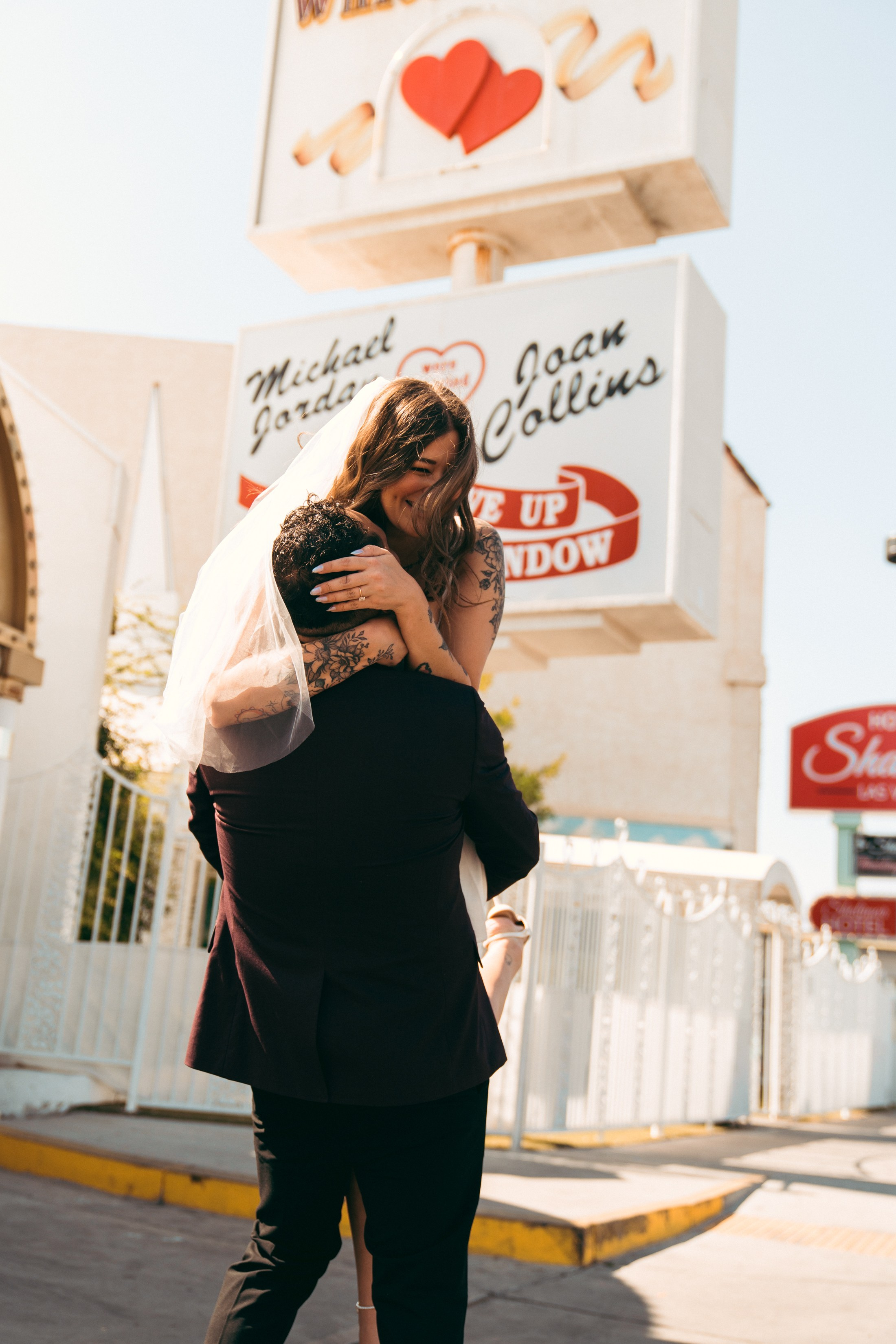 Erin&Jonathan. Wedding & elopement photographer Viktoriya Kravtsov. Las Vegas