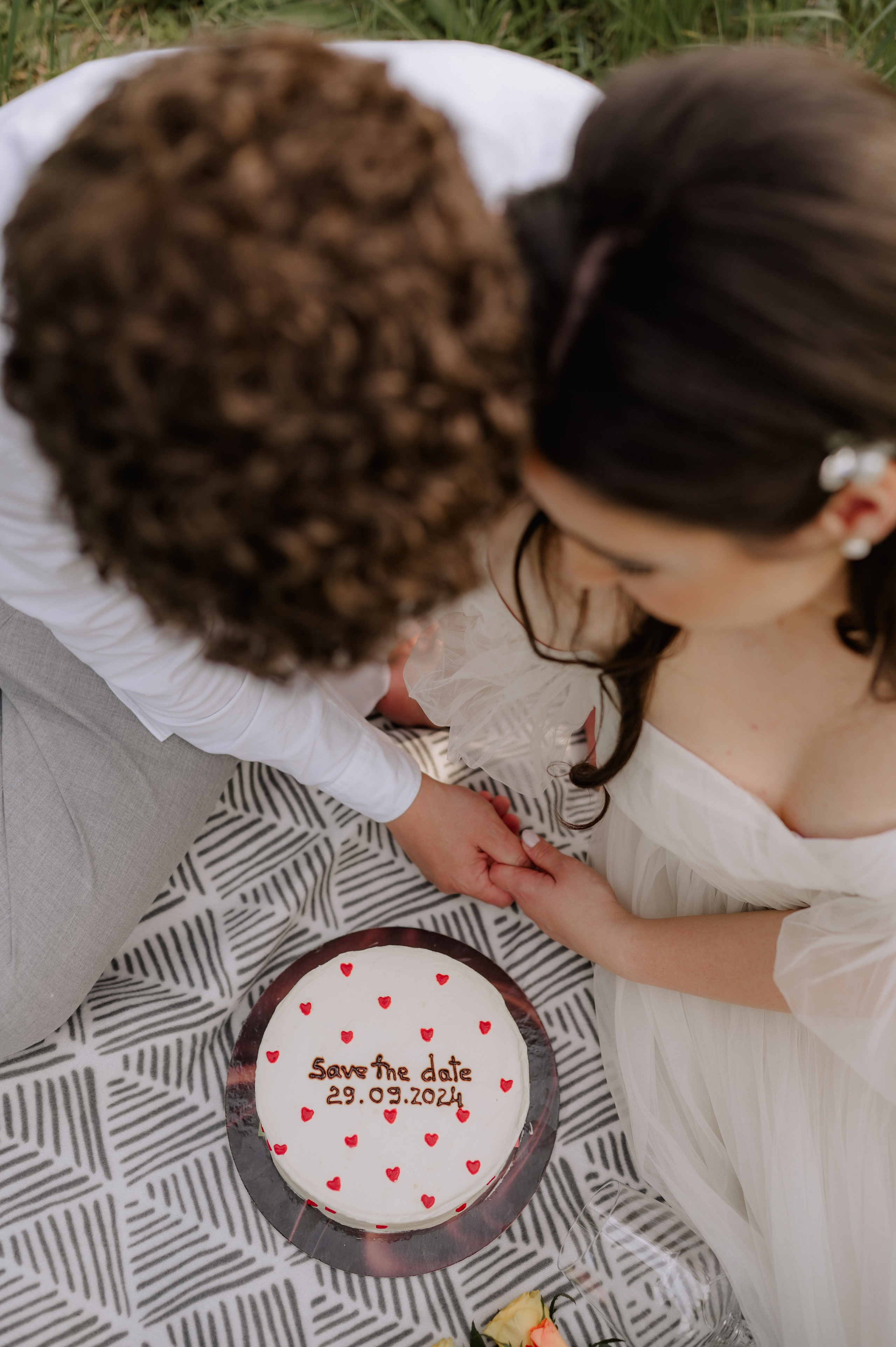 Magda + Andrei | Lovers in the garden. Proud Vision Weddings | Wedding Photography & Film — Servicii profesionale Foto Video Nunta Iasi