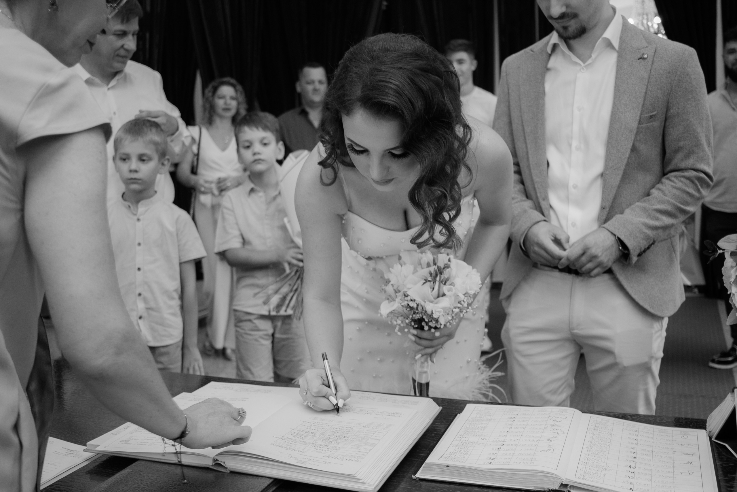 Ana & Mihai. Fotograf si videograf — evenimente si studio